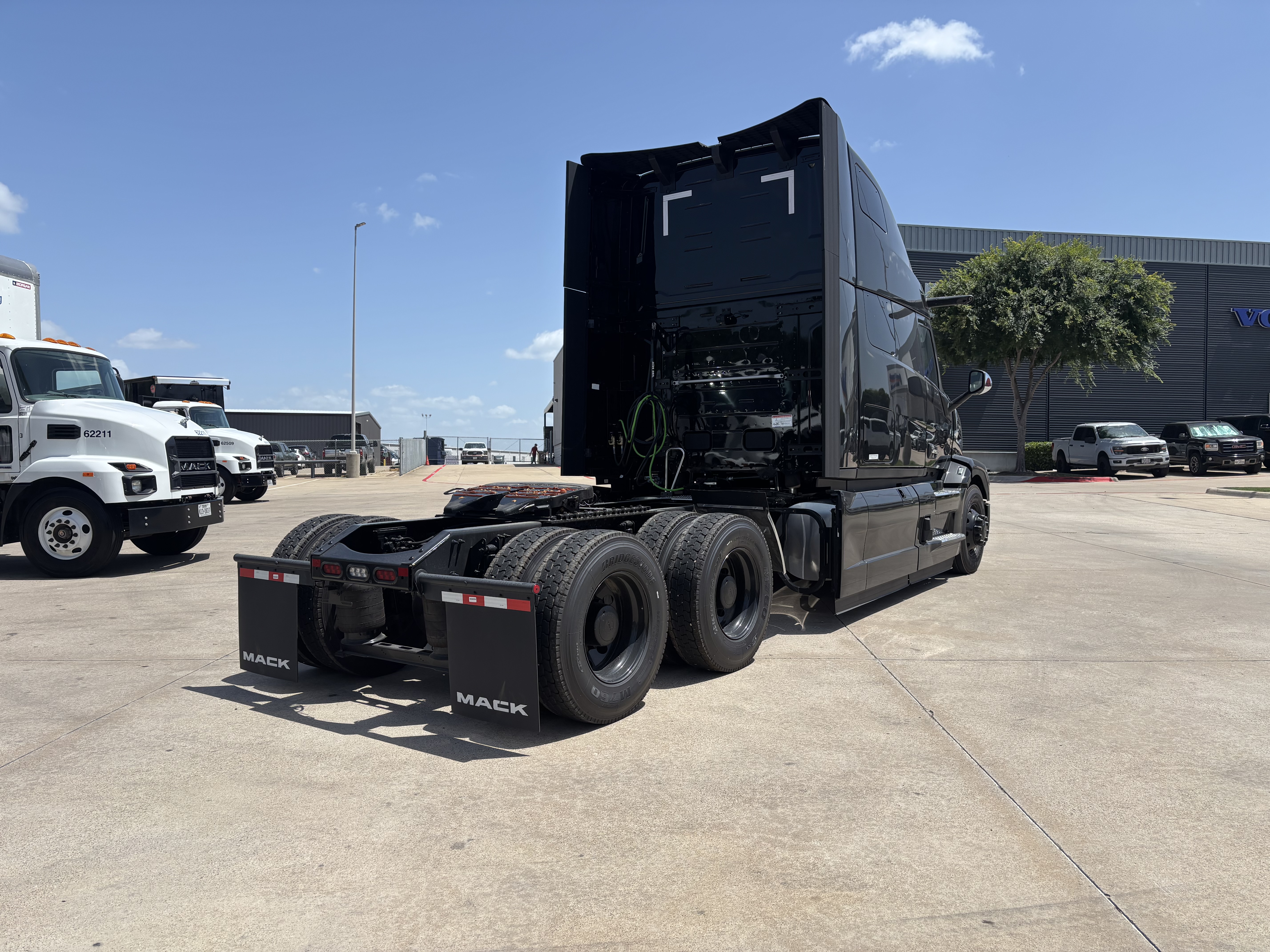 2027 Mack Pinnacle in Dallas Irving Blvd, TX — photo 5