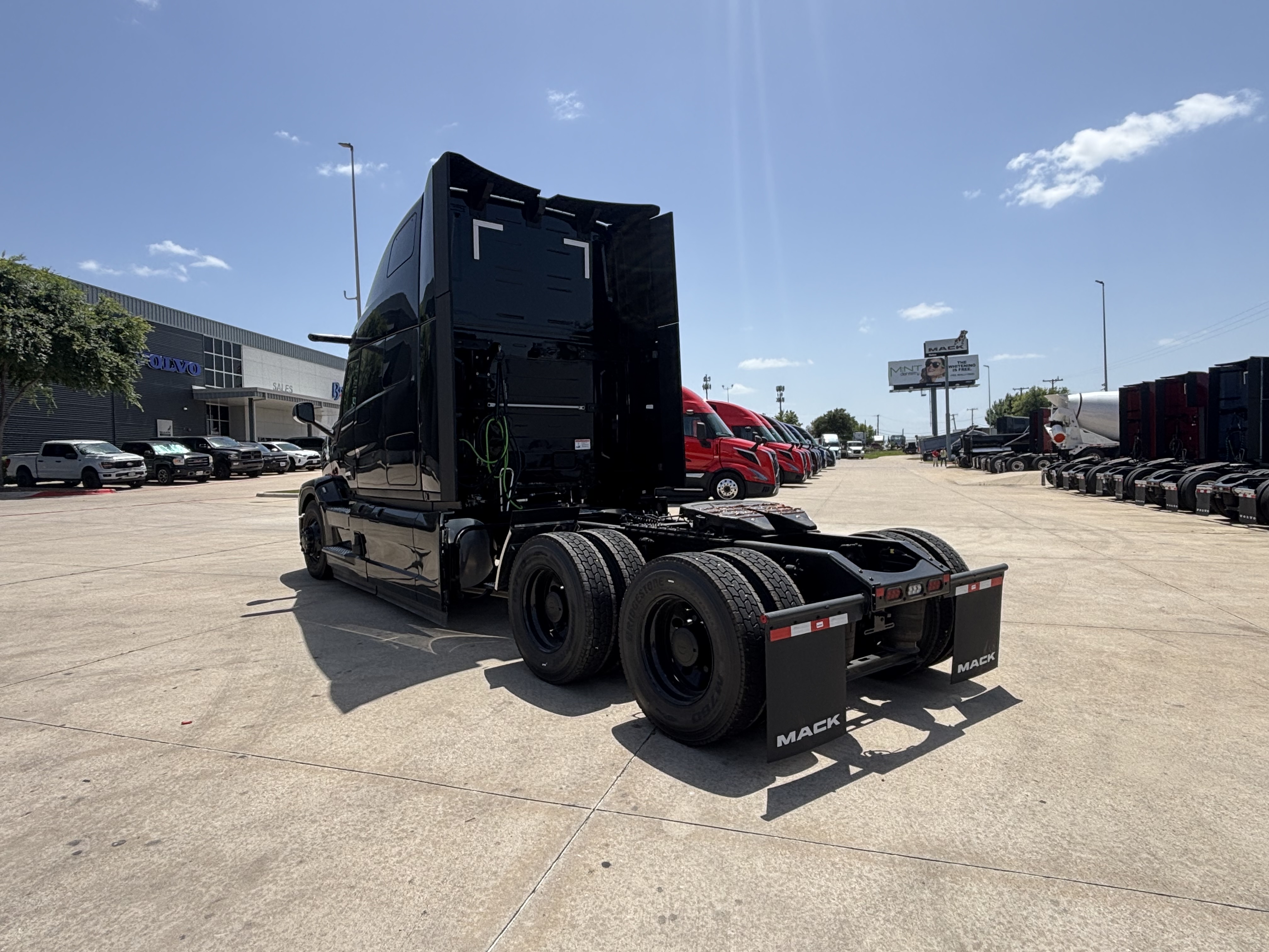 2027 Mack Pinnacle in Dallas Irving Blvd, TX — photo 7