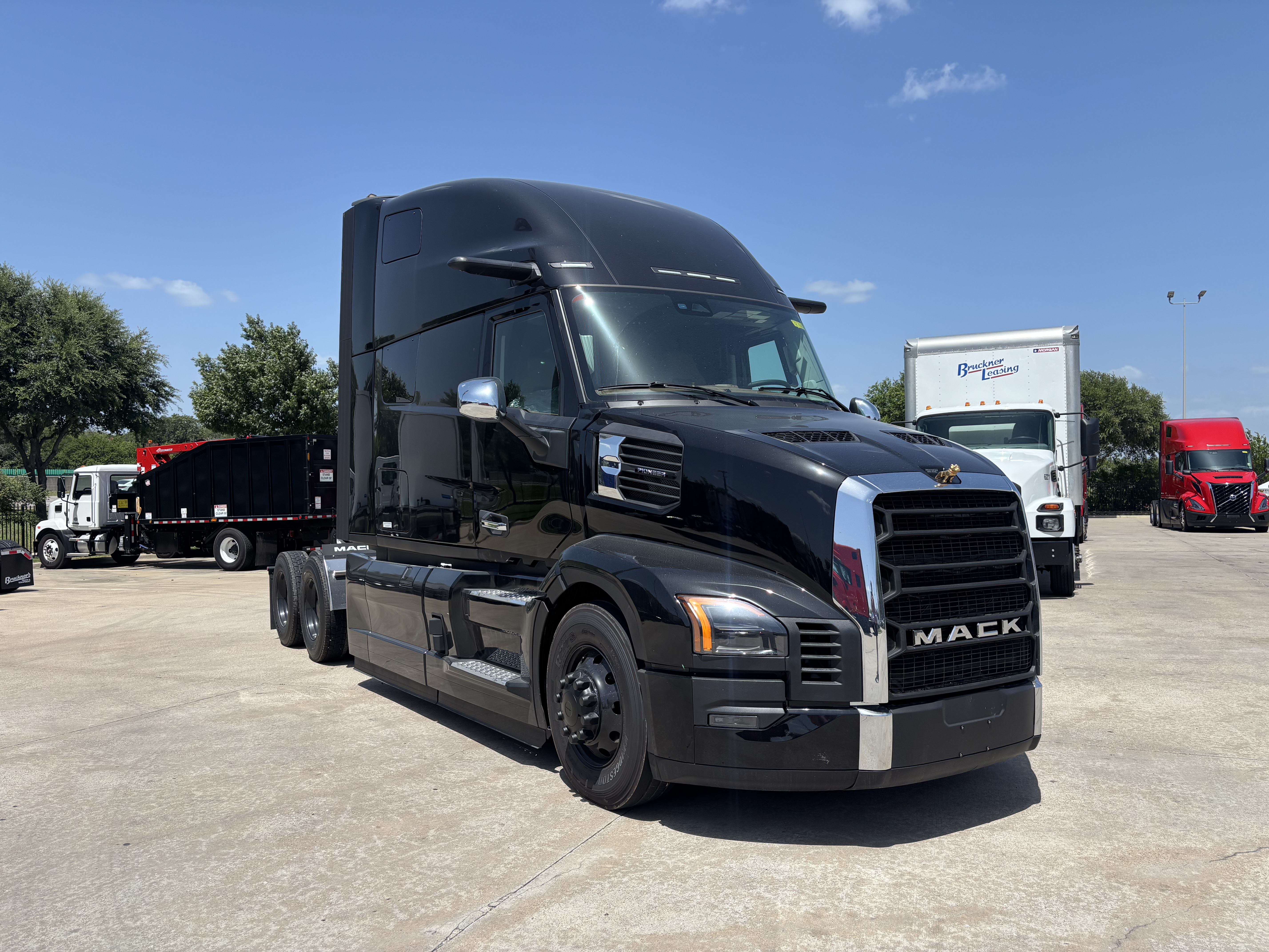 2027 Mack Pinnacle in Dallas Irving Blvd, TX — photo 3