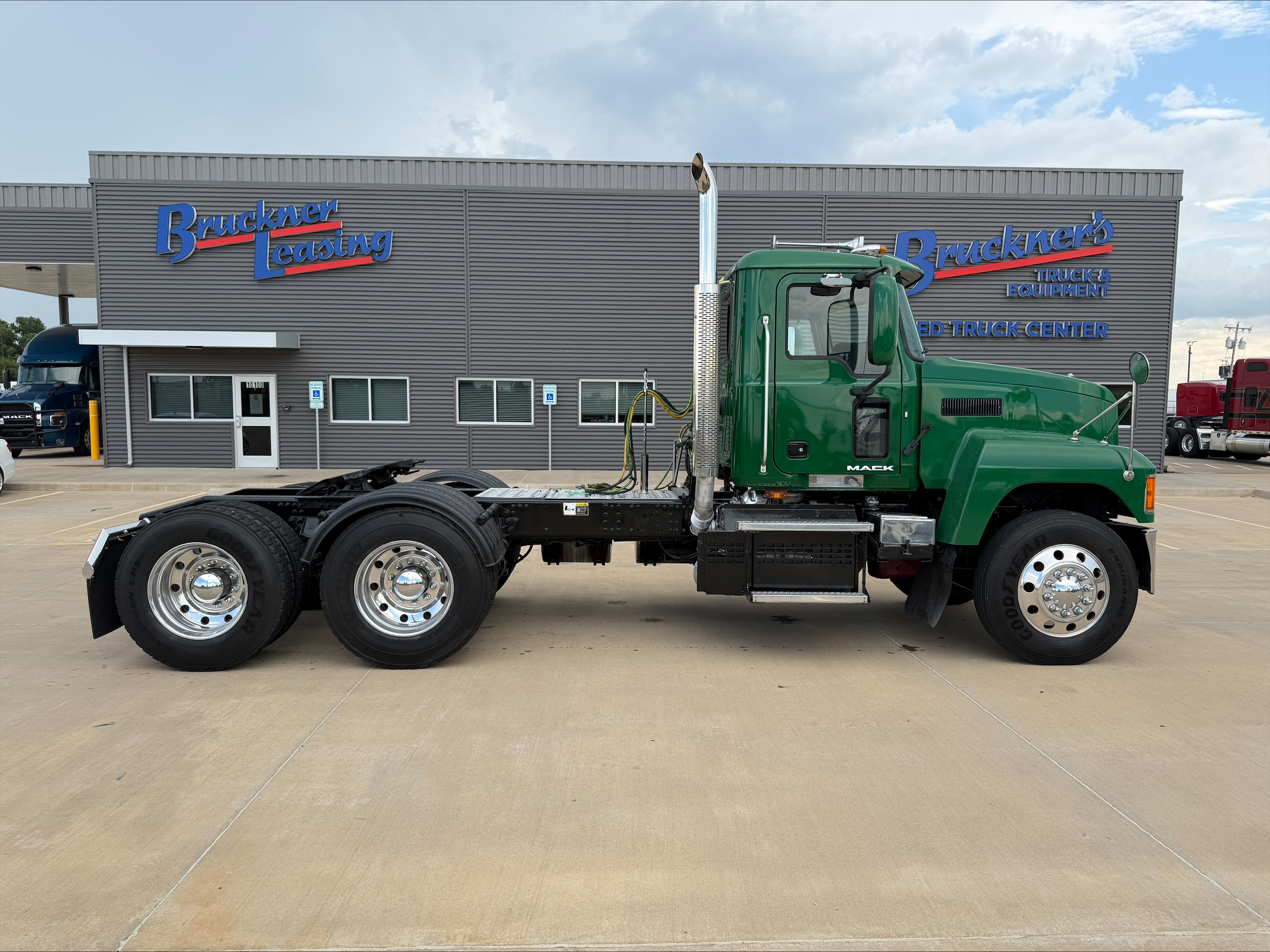 2018 Mack Pinnacle in Oklahoma City, OK — photo 4