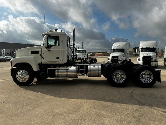 2019 Mack Pinnacle in San Antonio, TX — photo 5