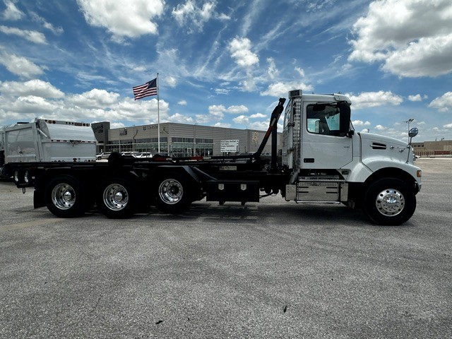 2020 Volvo VHD 300 in San Antonio, TX — photo 4
