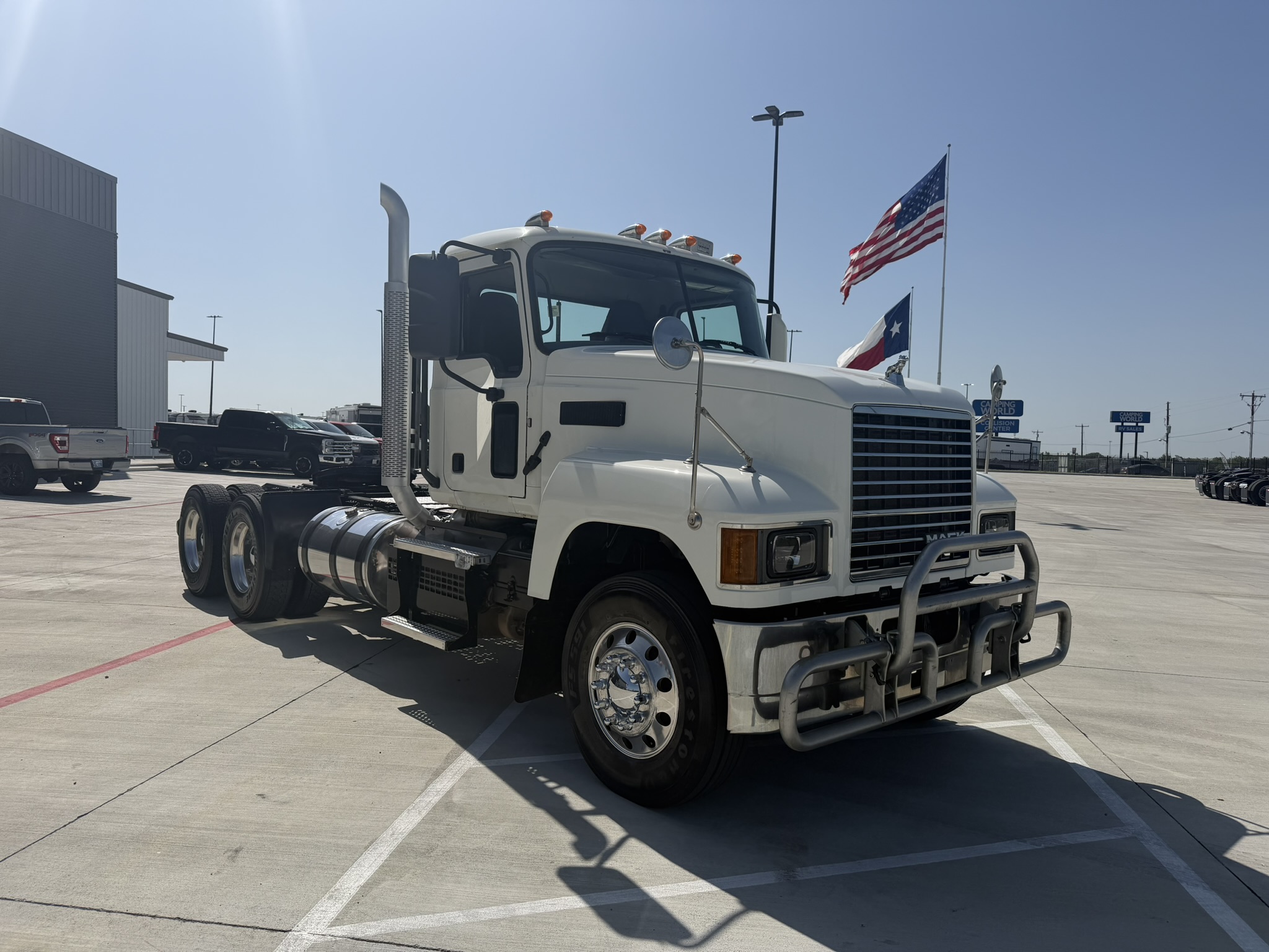 2020 Mack Pinnacle in Alvarado, TX — photo 3