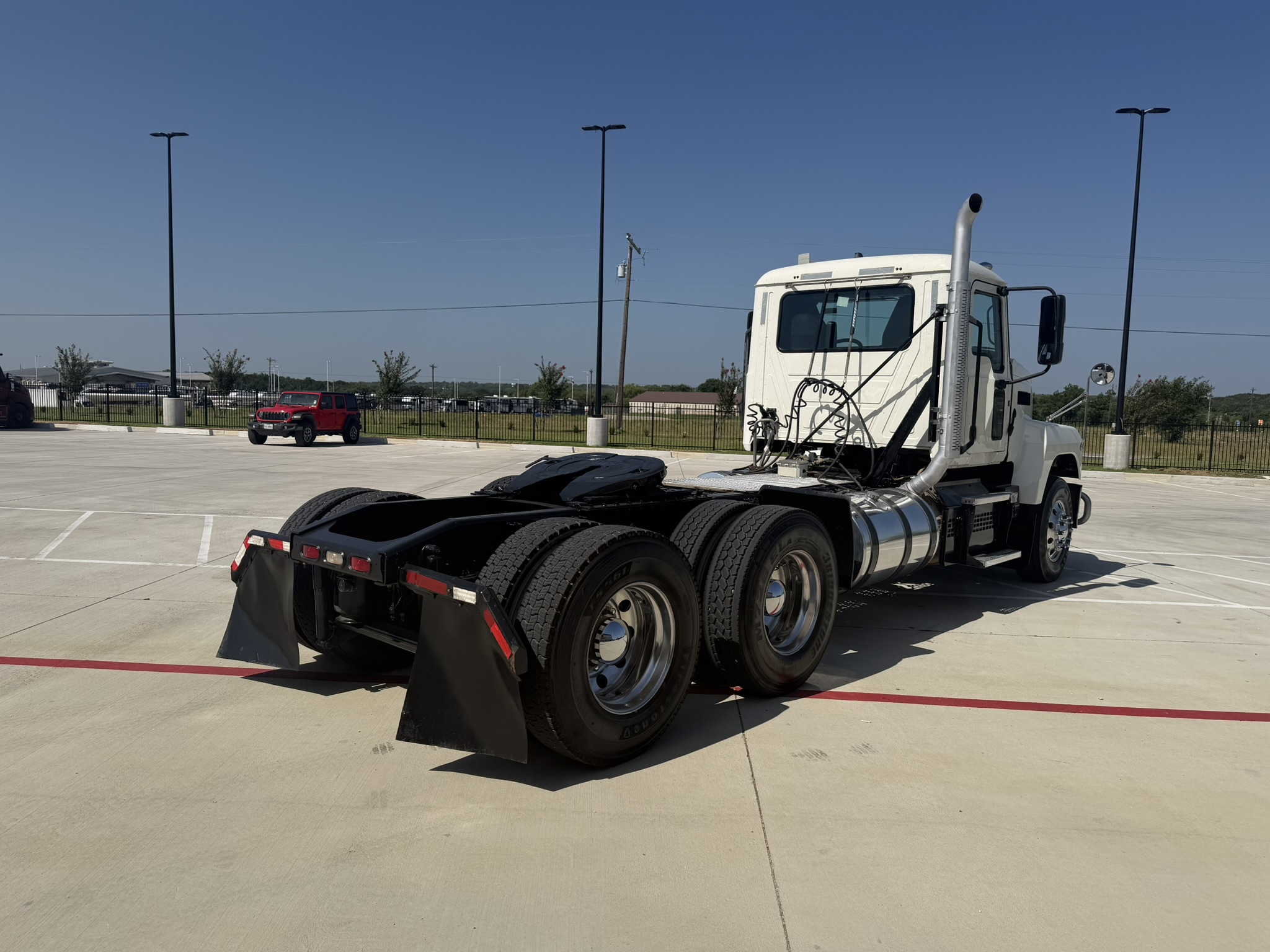 2020 Mack Pinnacle in Alvarado, TX — photo 5