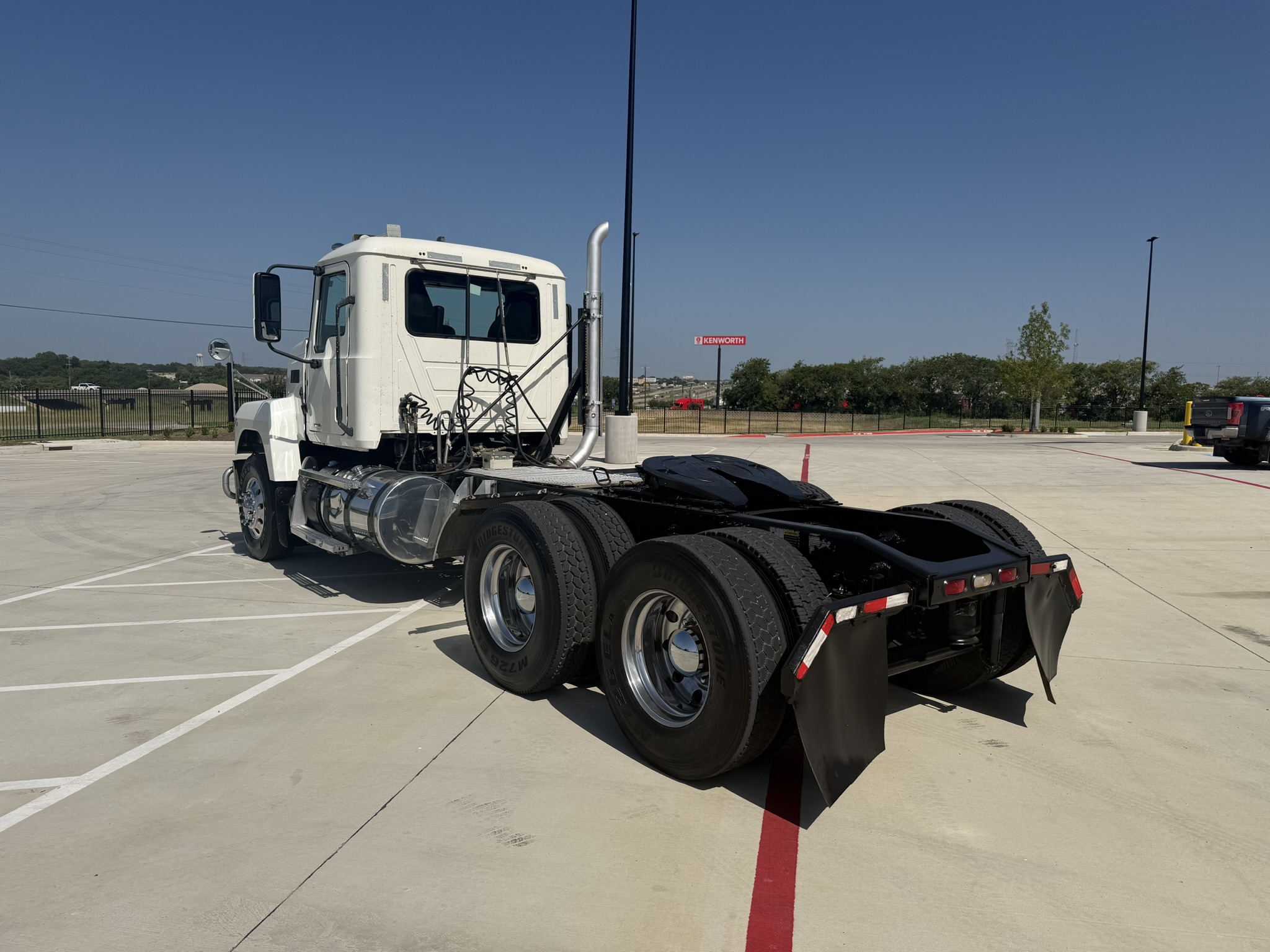 2020 Mack Pinnacle in Alvarado, TX — photo 7