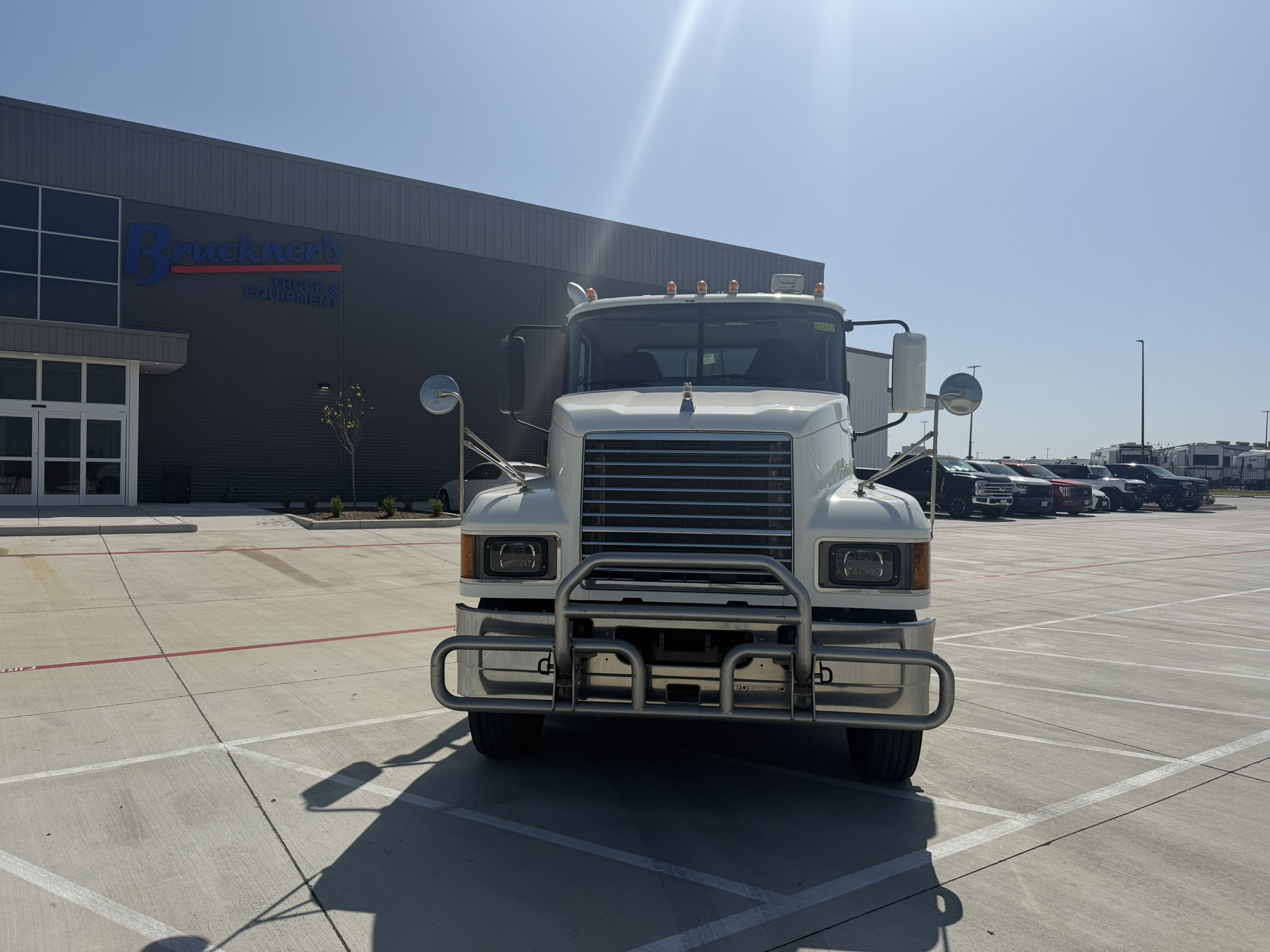 2020 Mack Pinnacle in Alvarado, TX — photo 2