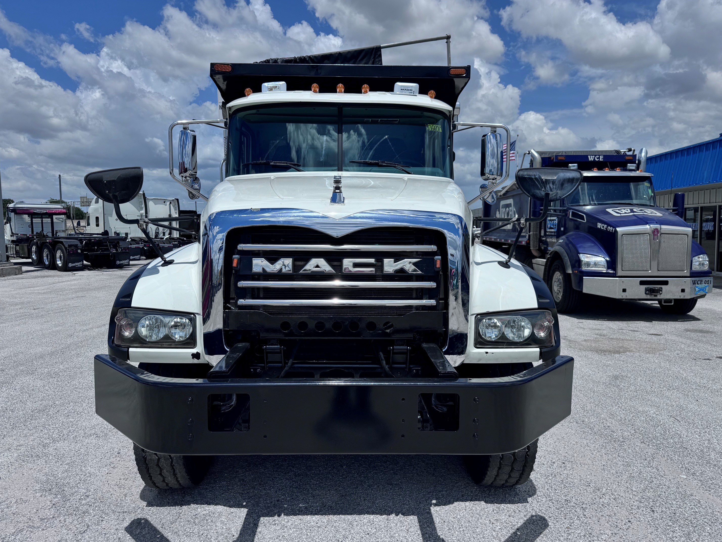2023 Mack Granite in San Antonio, TX — photo 3