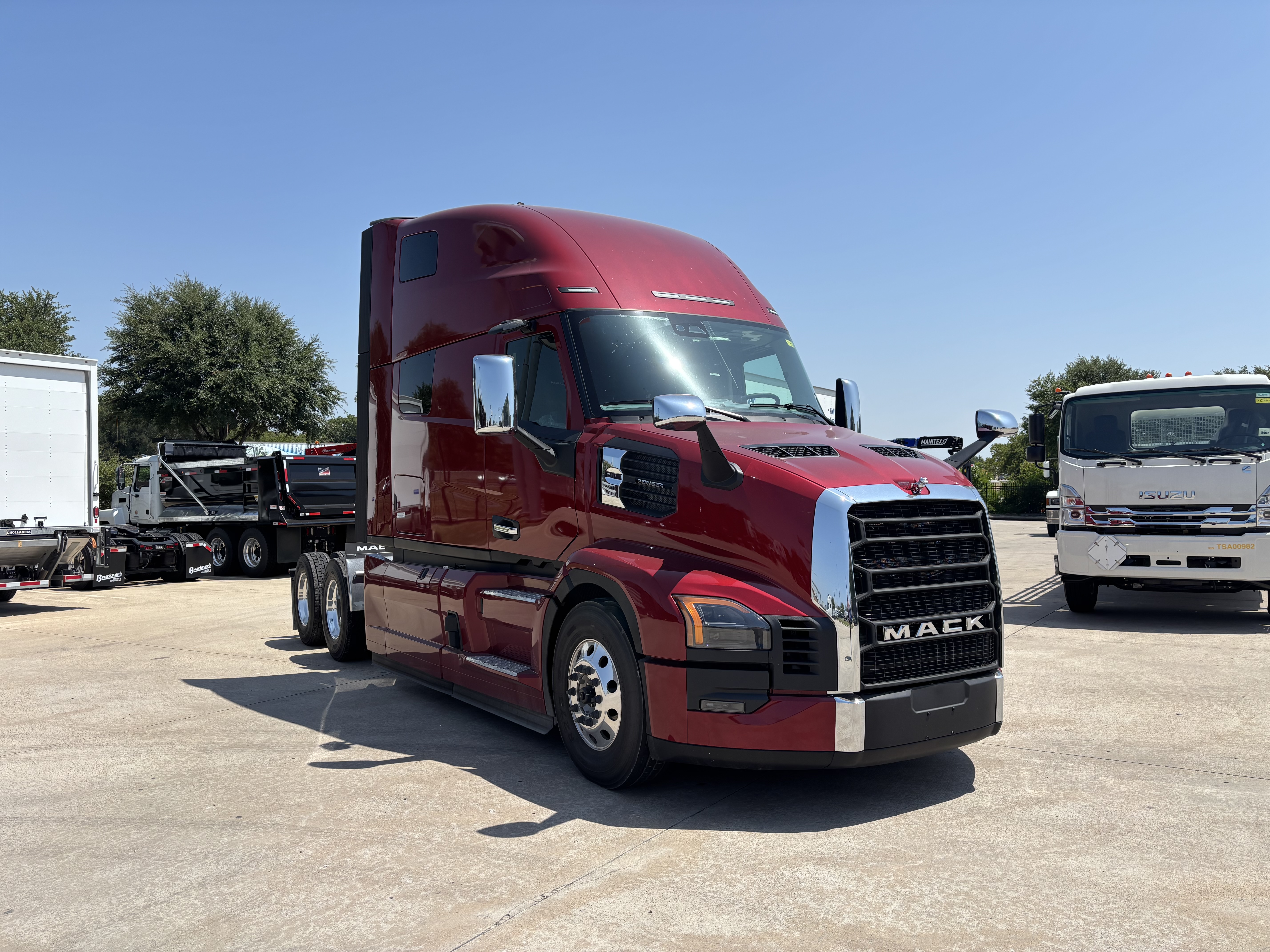 2027 Mack Pinnacle in Dallas Irving Blvd, TX — photo 3