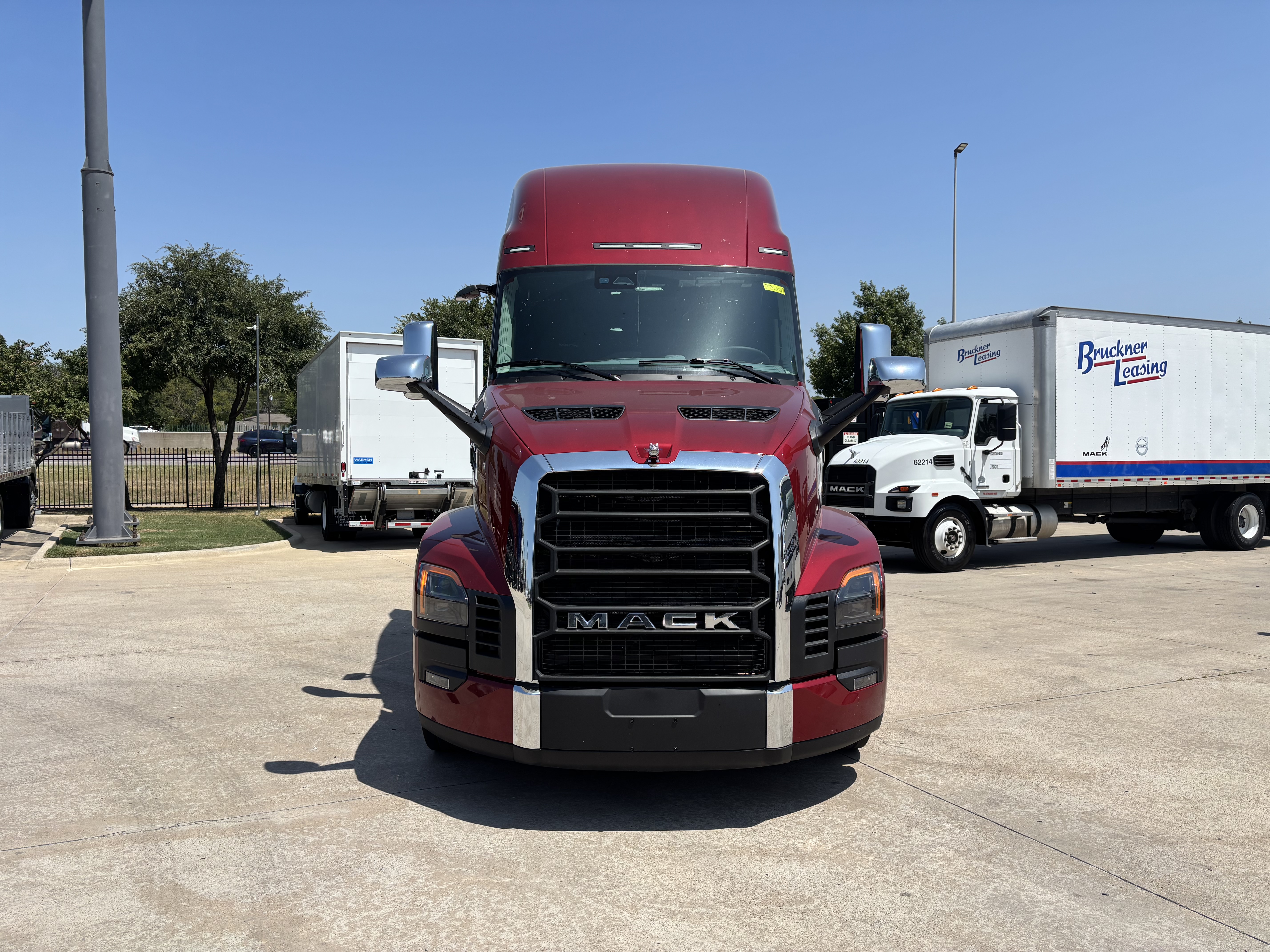 2027 Mack Pinnacle in Dallas Irving Blvd, TX — photo 2
