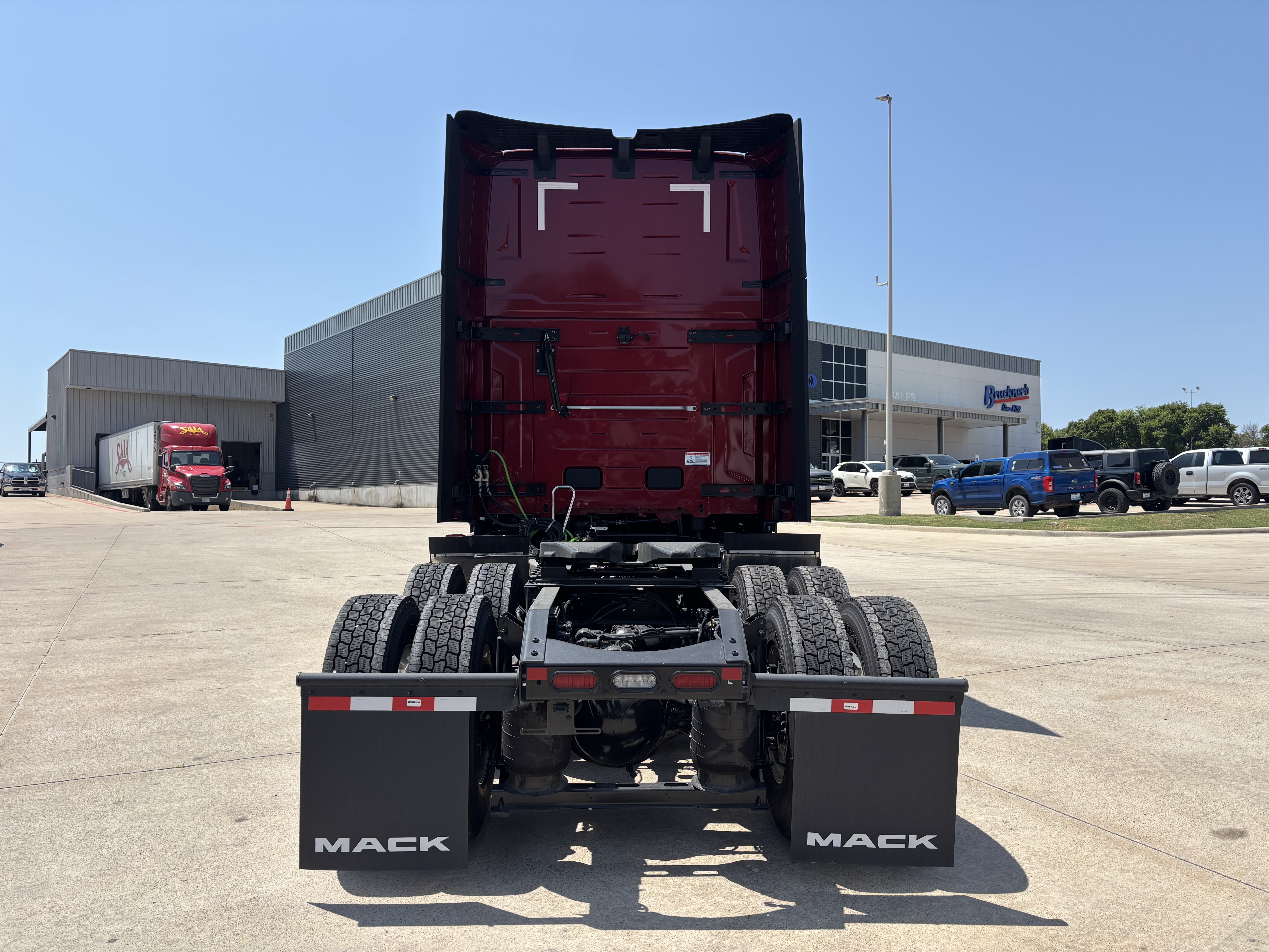 2027 Mack Pinnacle in Dallas Irving Blvd, TX — photo 6