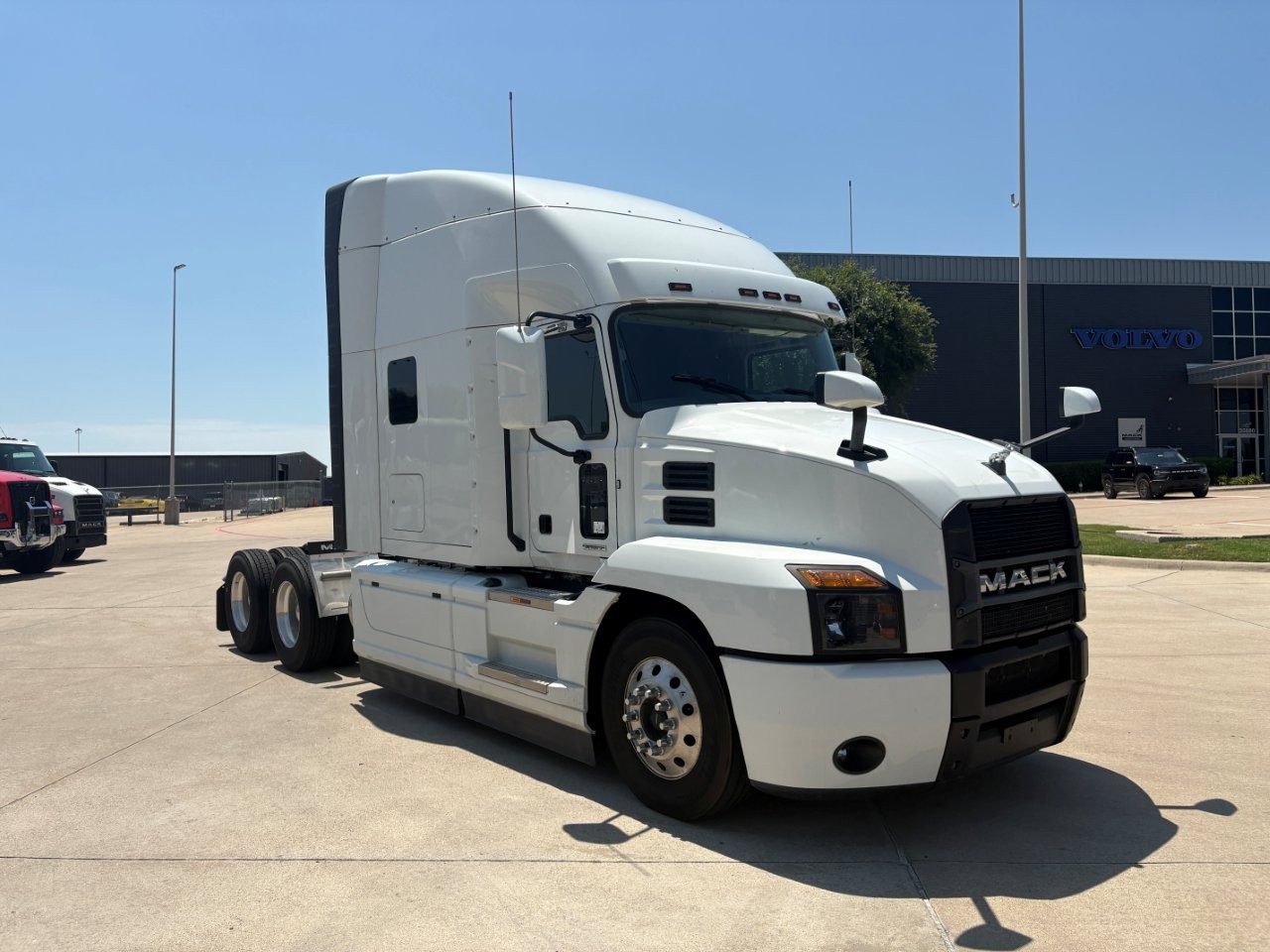 2023 Mack Anthem in Fort Worth, TX — photo 3
