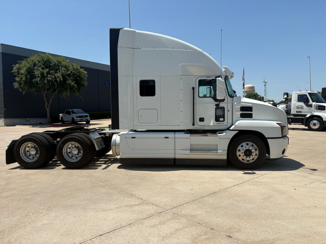 2023 Mack Anthem in Fort Worth, TX — photo 4