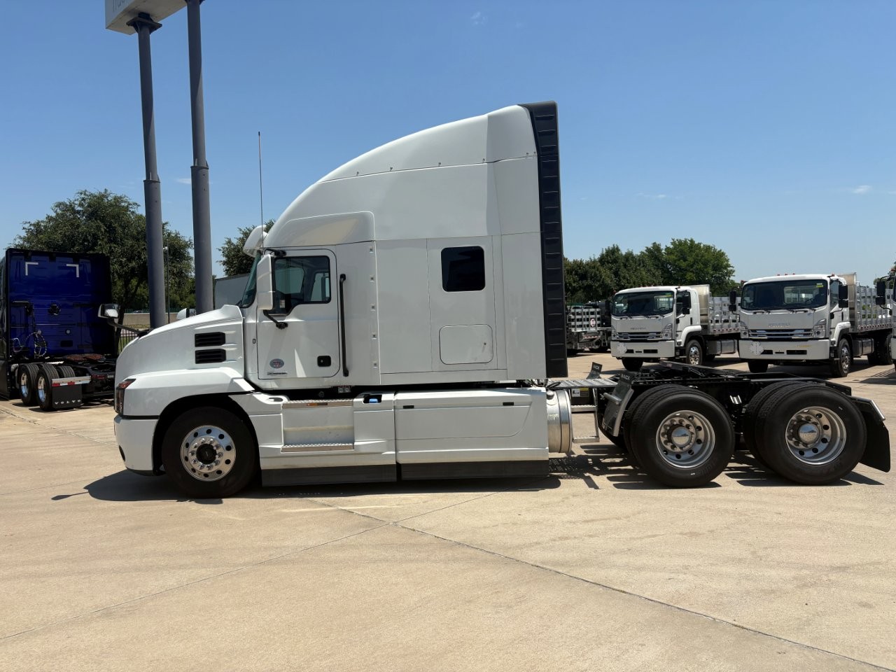 2023 Mack Anthem in Fort Worth, TX — photo 8