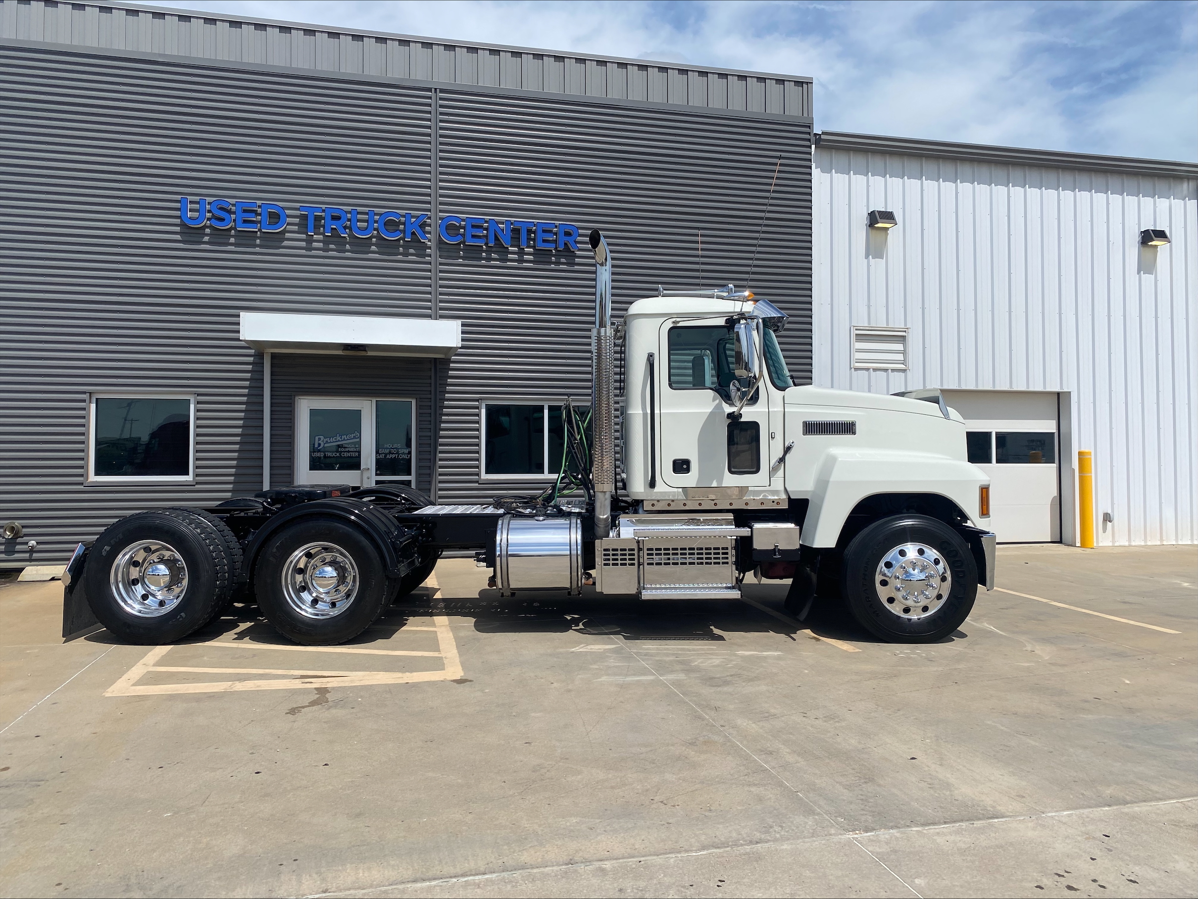 2021 Mack Pinnacle in Oklahoma City, OK — photo 4