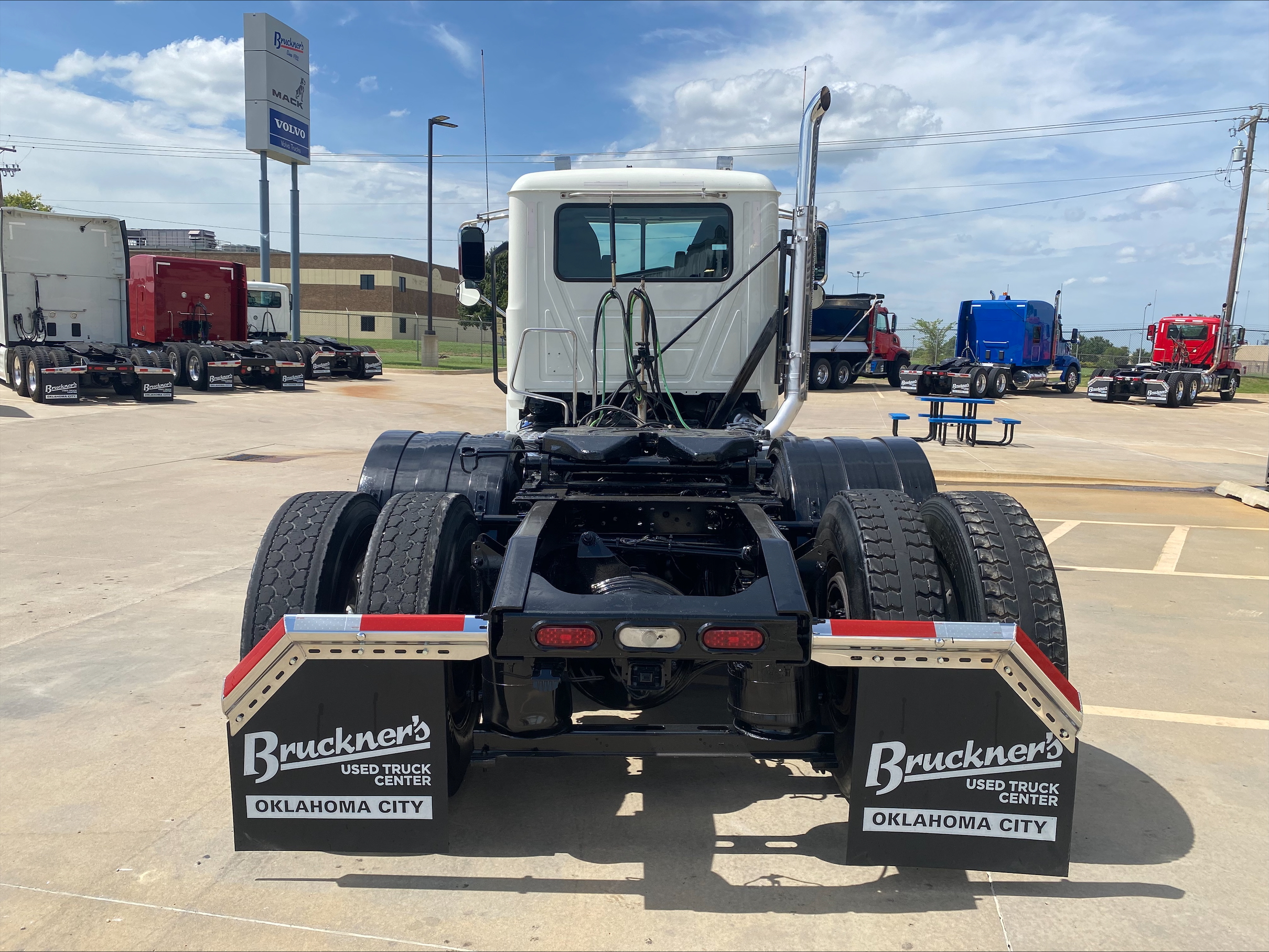 2021 Mack Pinnacle in Oklahoma City, OK — photo 6