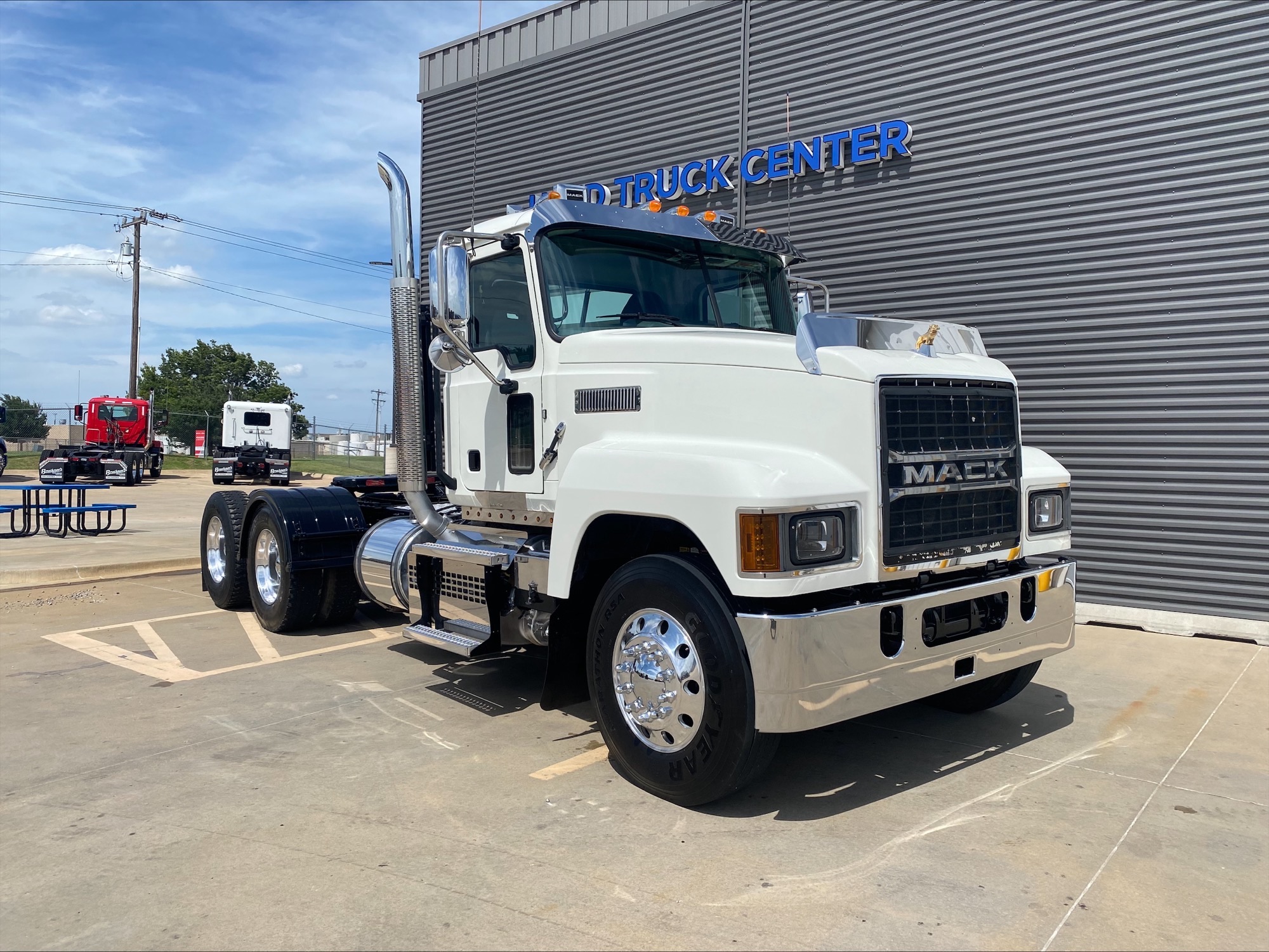 2021 Mack Pinnacle in Oklahoma City, OK — photo 3