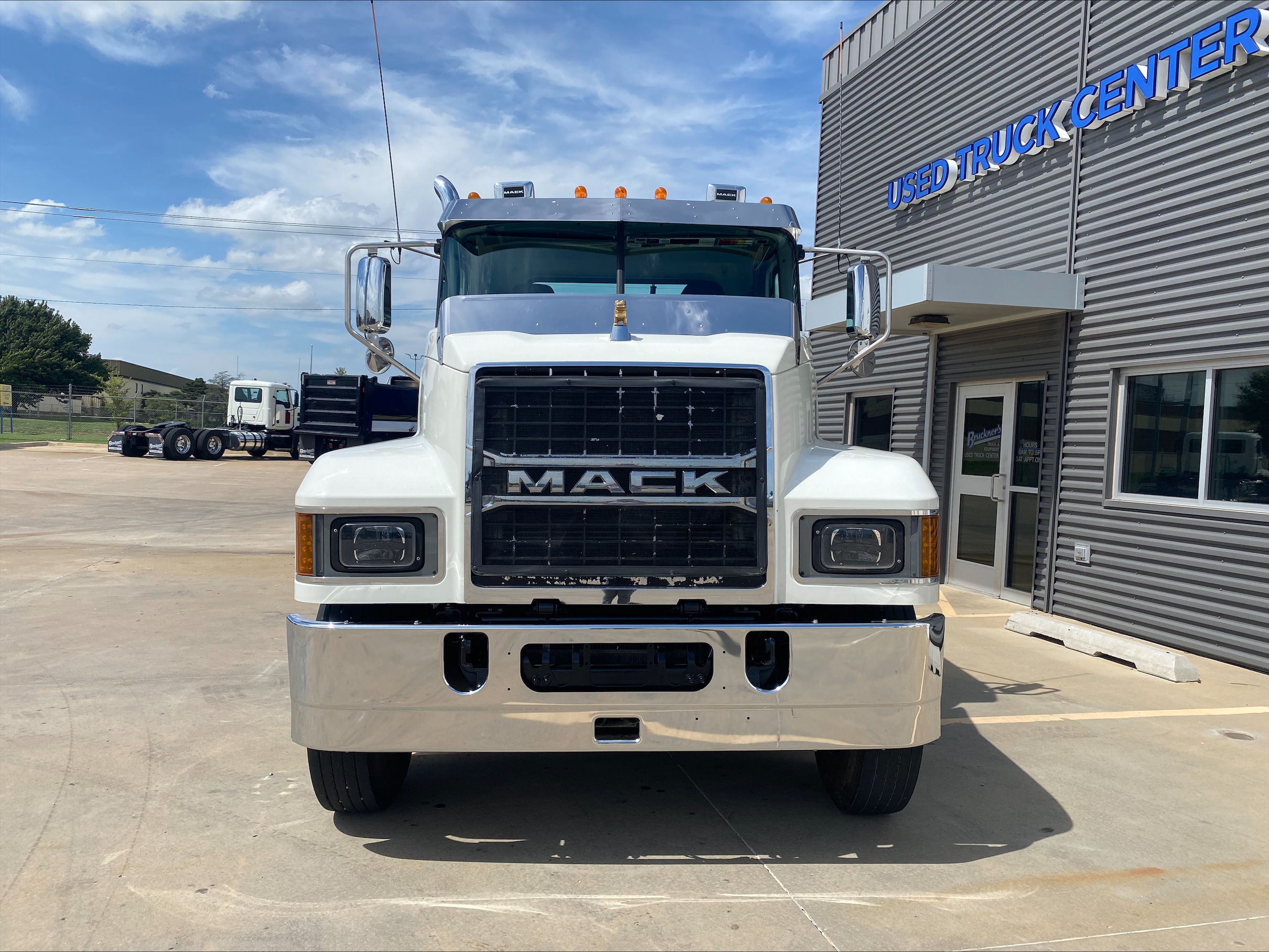 2021 Mack Pinnacle in Oklahoma City, OK — photo 2
