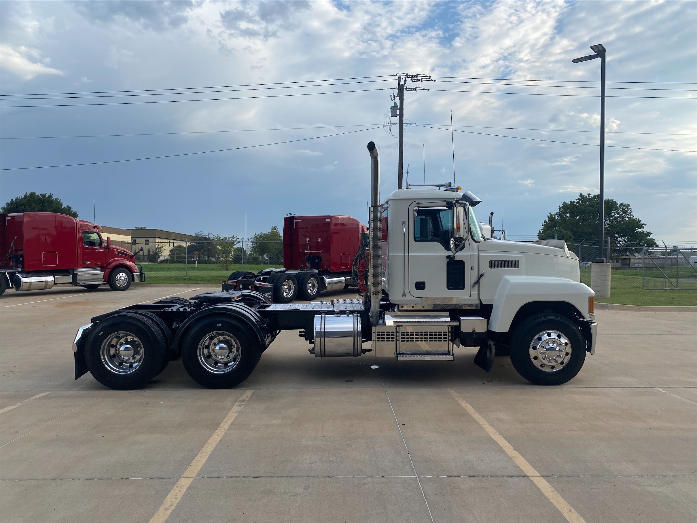 2019 Mack Pinnacle in Oklahoma City, OK — photo 4