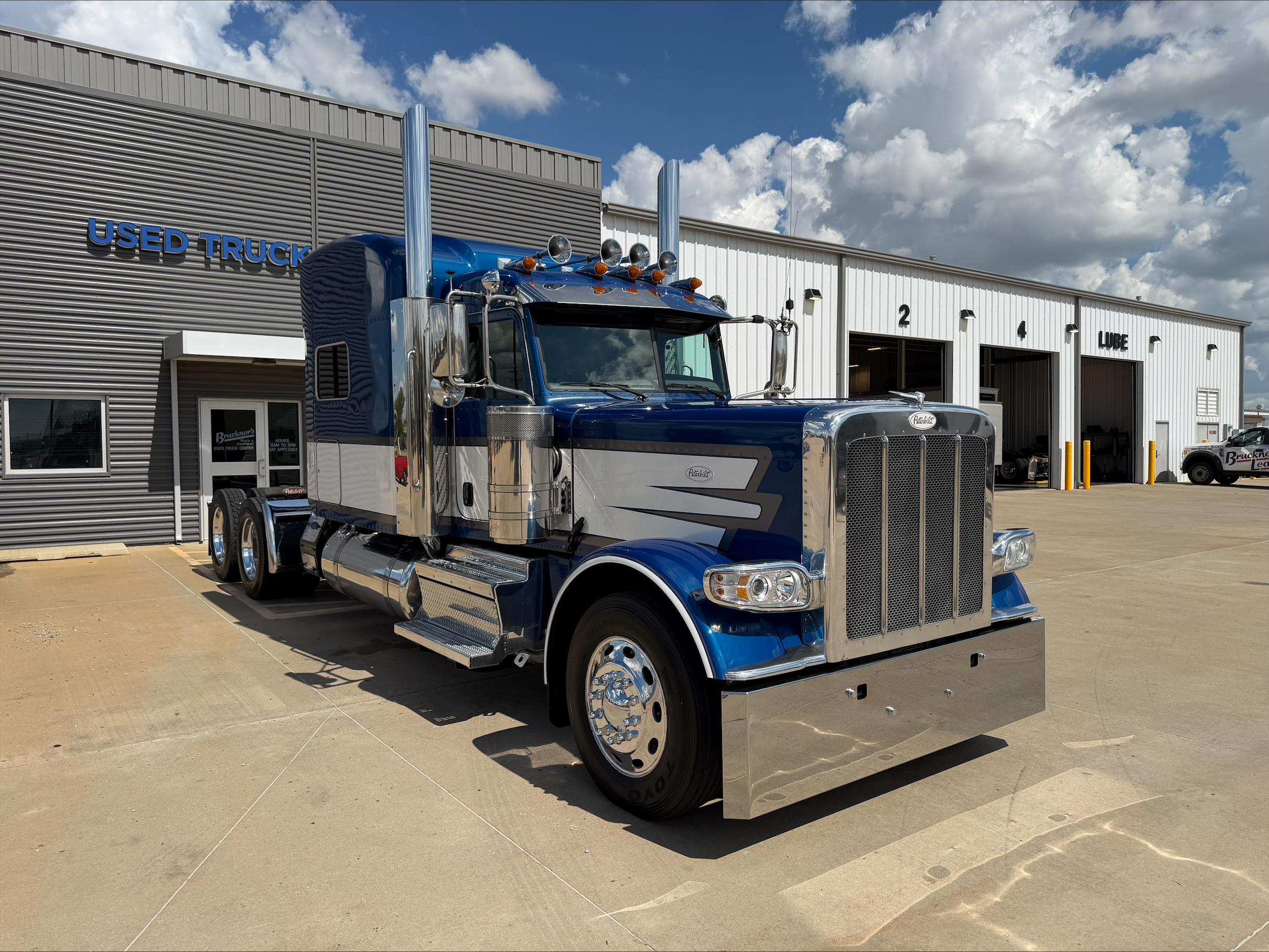 2022 Peterbilt 389 in Oklahoma City, OK — photo 3
