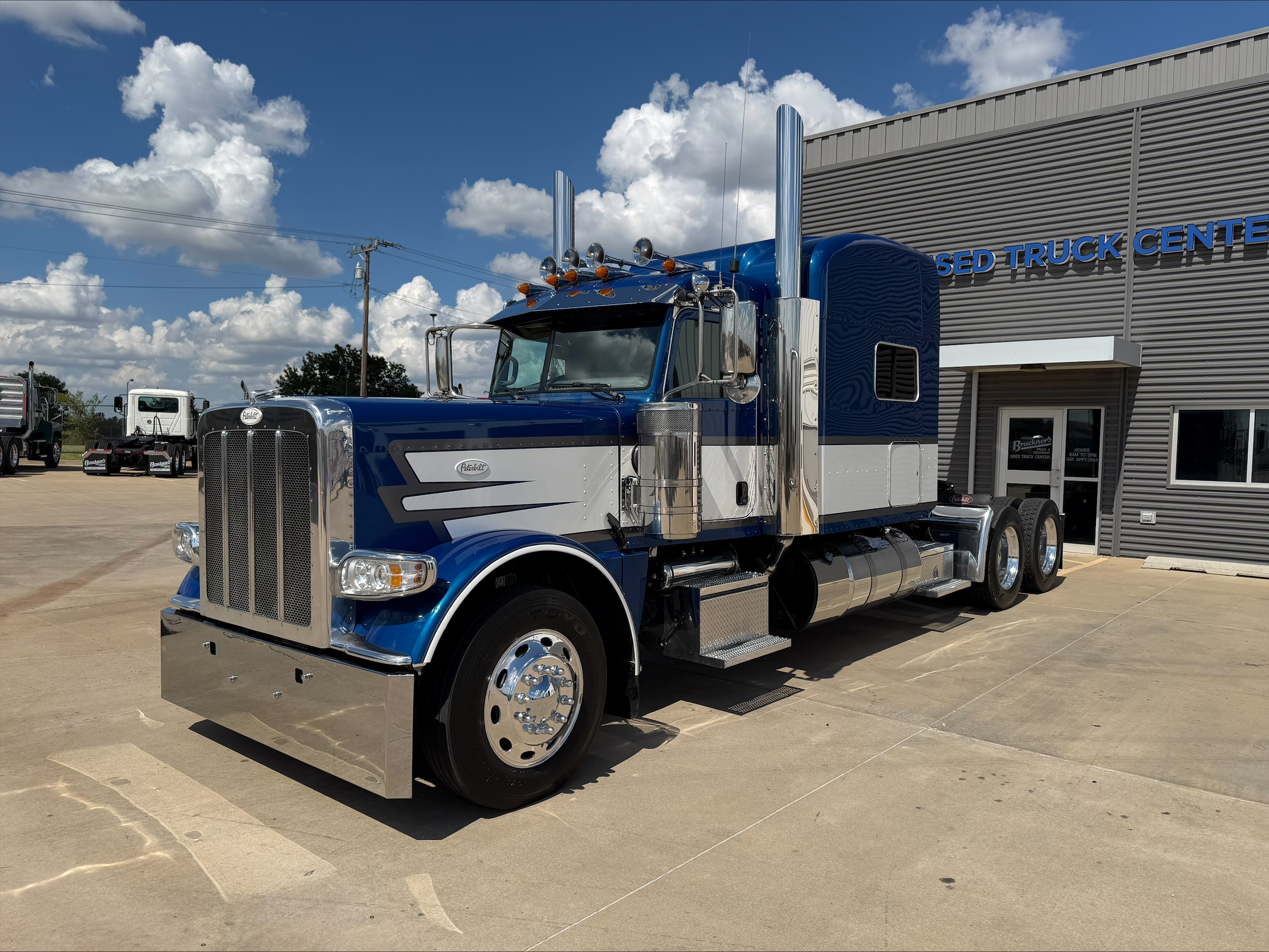 2022 Peterbilt 389 in Oklahoma City, OK