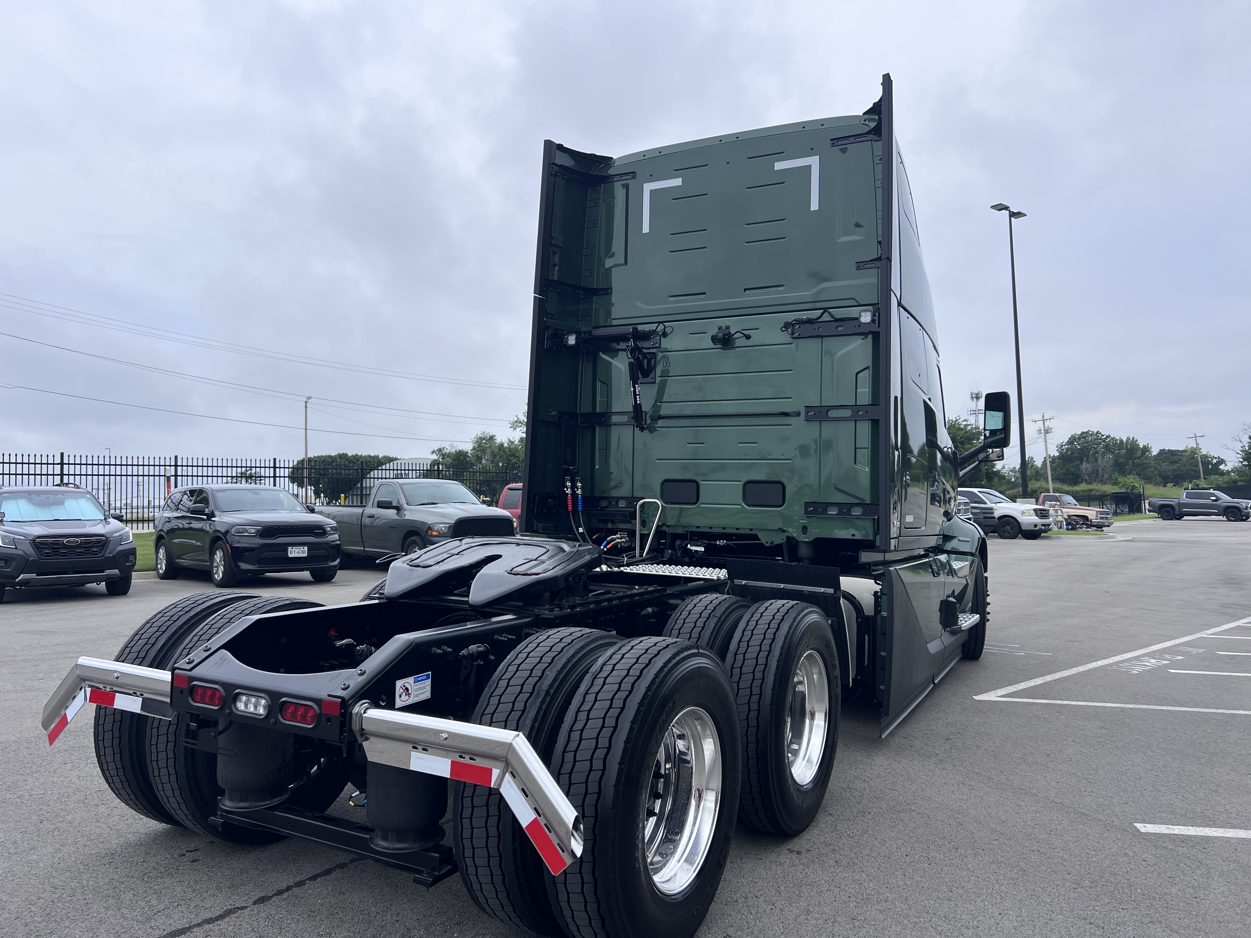 2027 Volvo VNL 860 in Tulsa, OK — photo 5