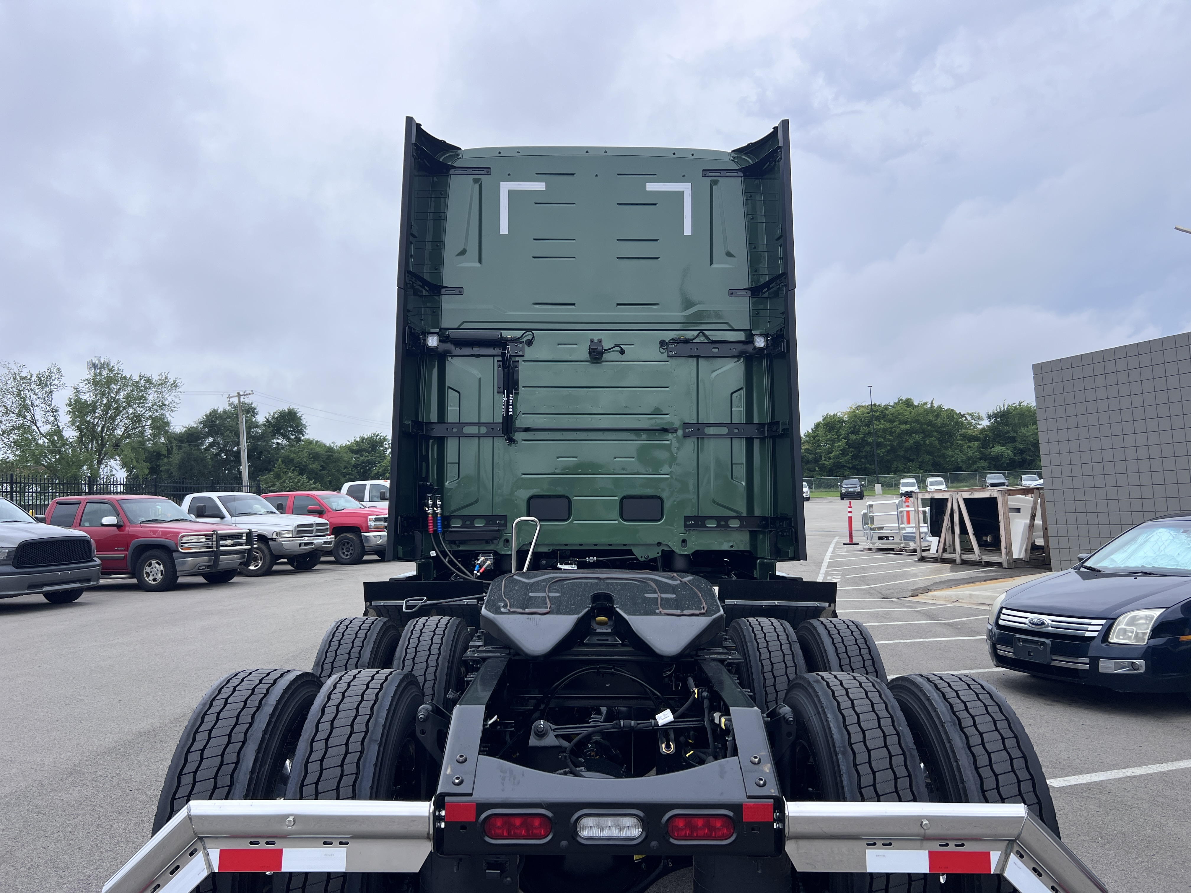 2027 Volvo VNL 860 in Tulsa, OK — photo 4