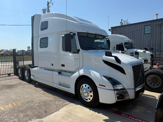 2025 Volvo VNL 860 in Amarillo, TX
