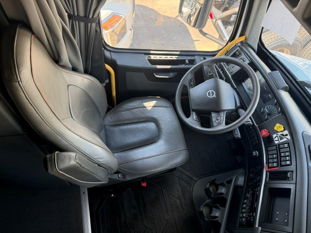 2025 Volvo VNL 860 in Amarillo, TX — photo 7