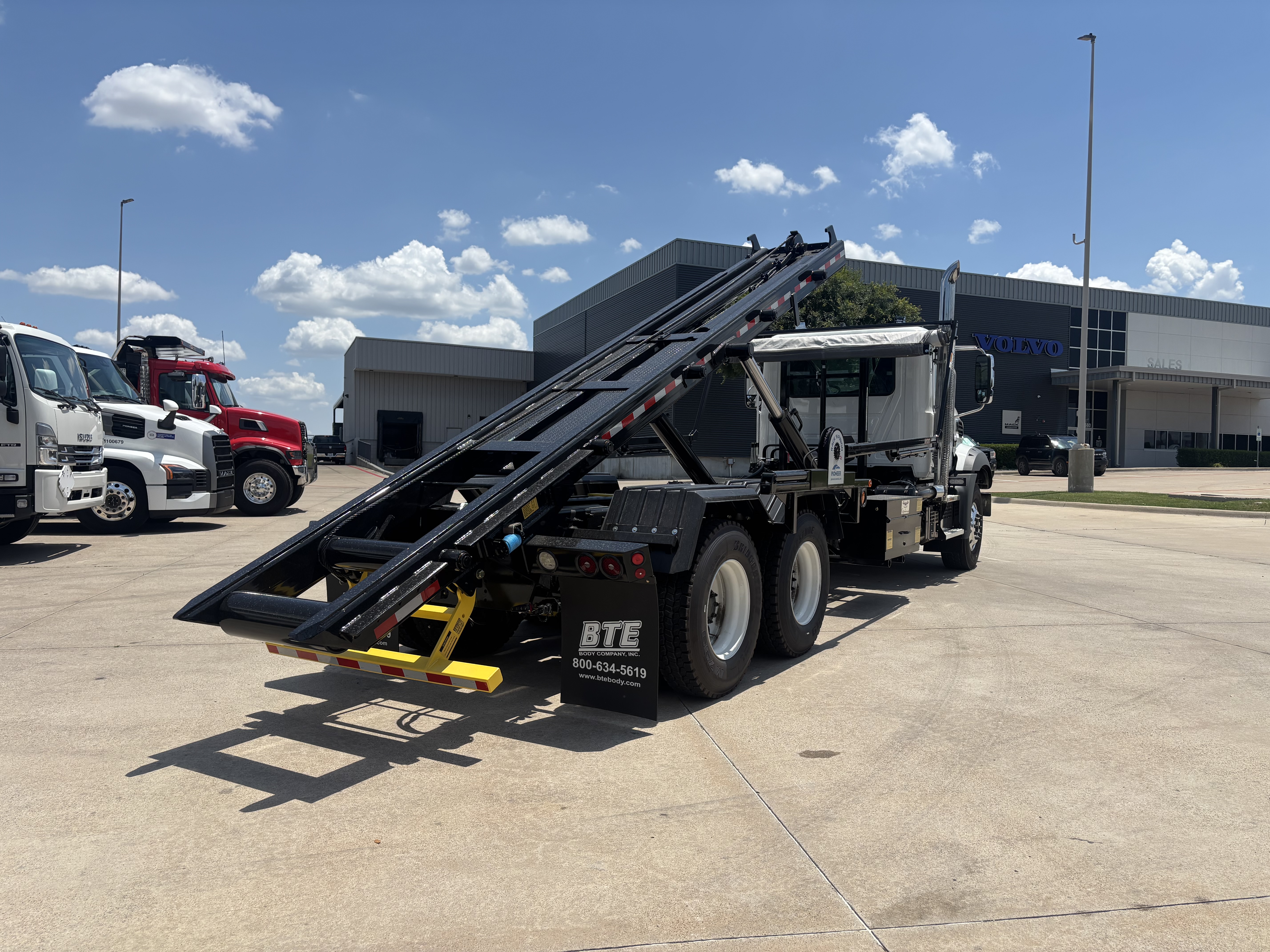 2026 Mack Granite in Dallas Irving Blvd, TX — photo 5