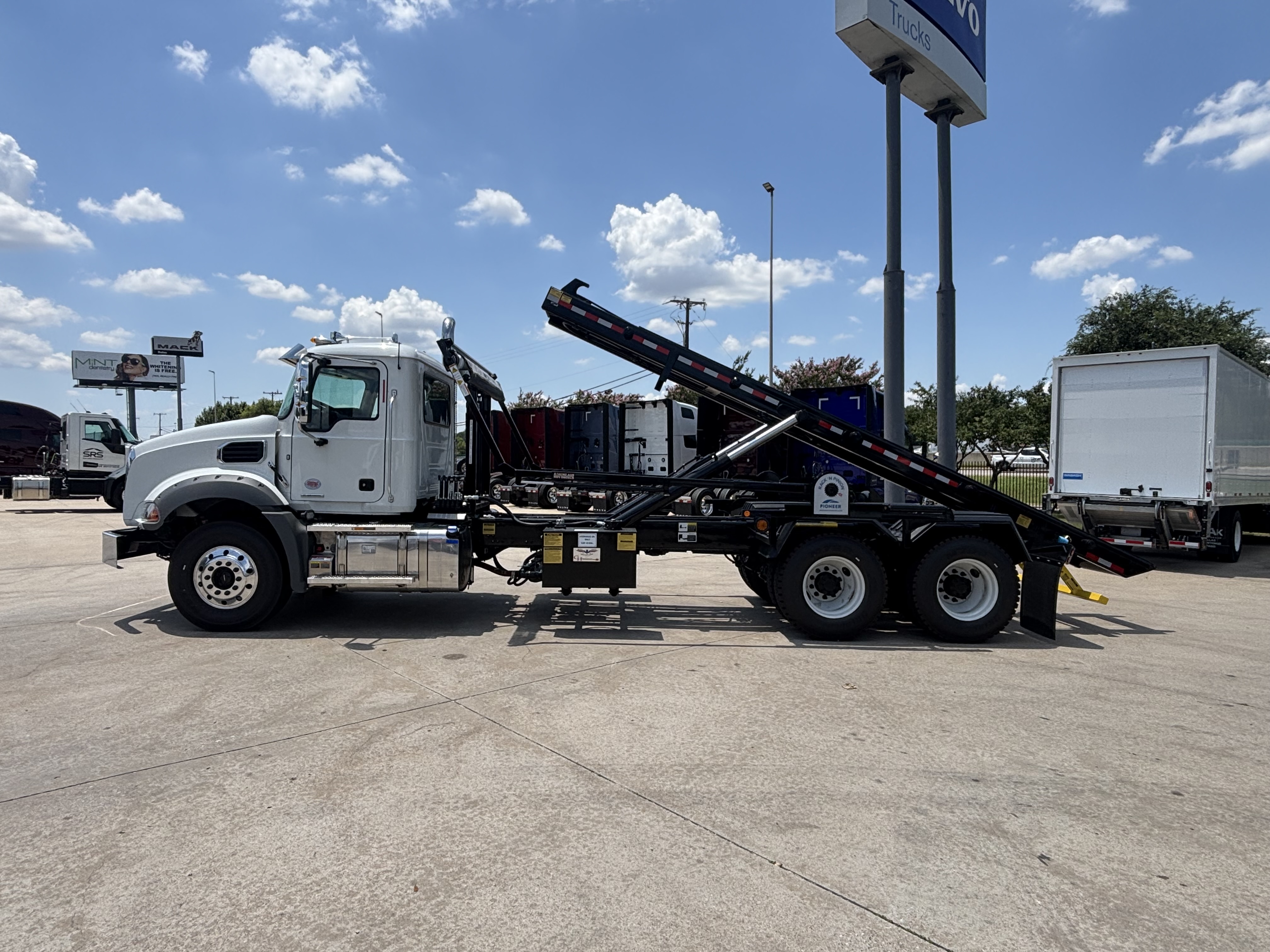 2026 Mack Granite in Dallas Irving Blvd, TX — photo 8