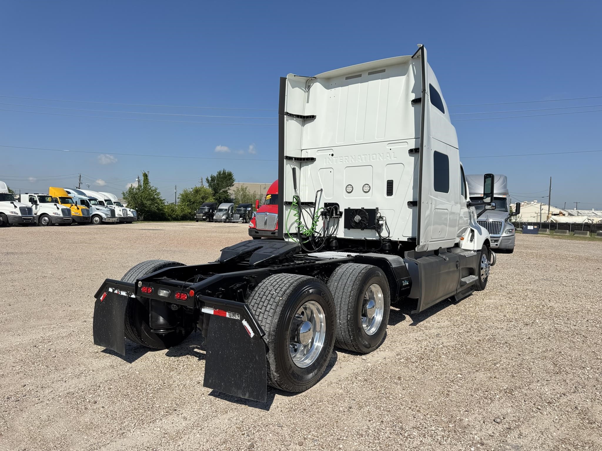 2020 International LT in TX — photo 5