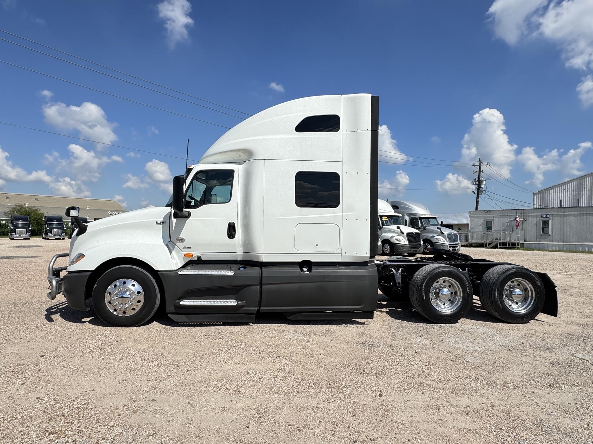 2020 International LT in TX — photo 8