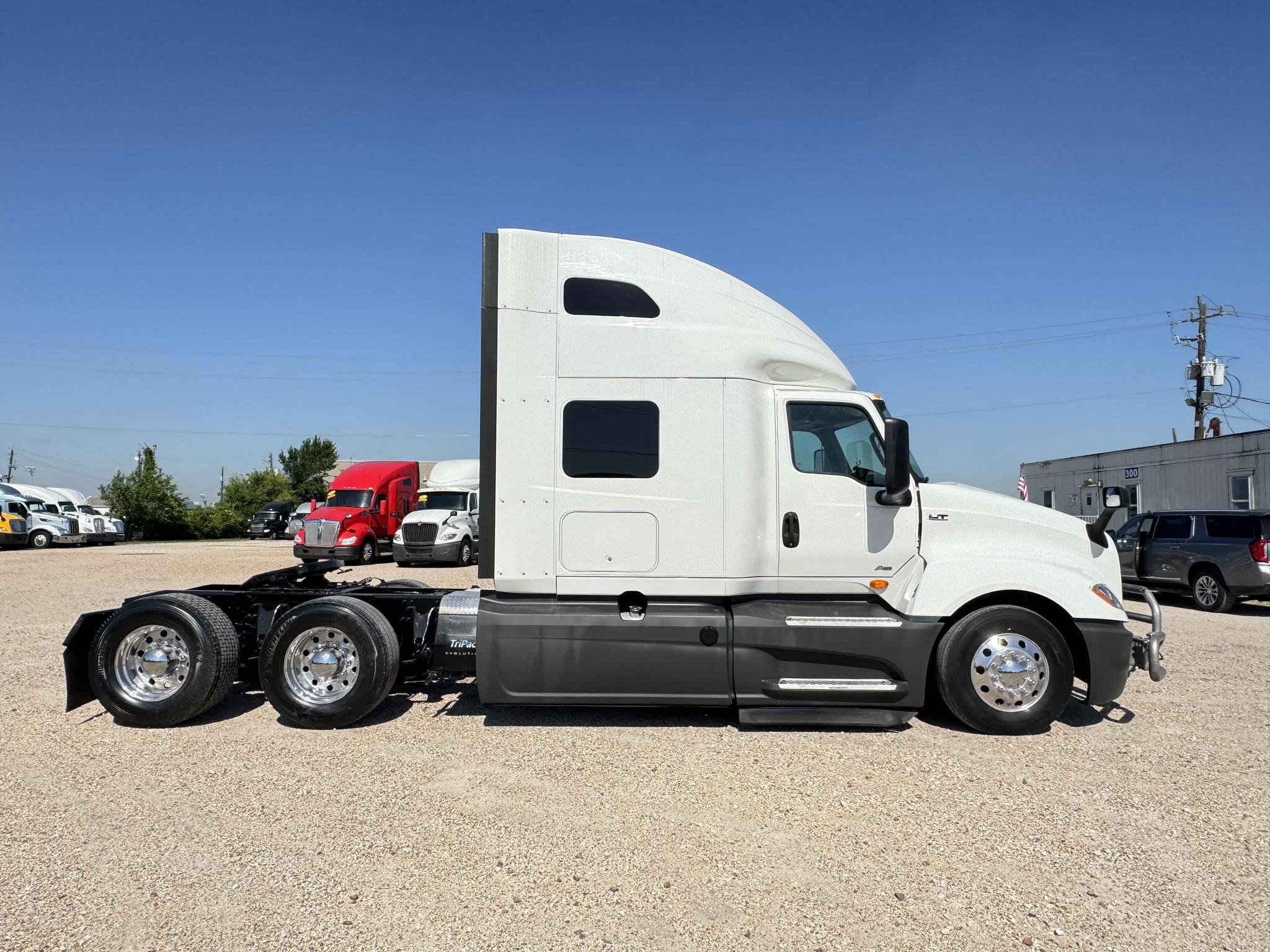 2020 International LT in TX — photo 4