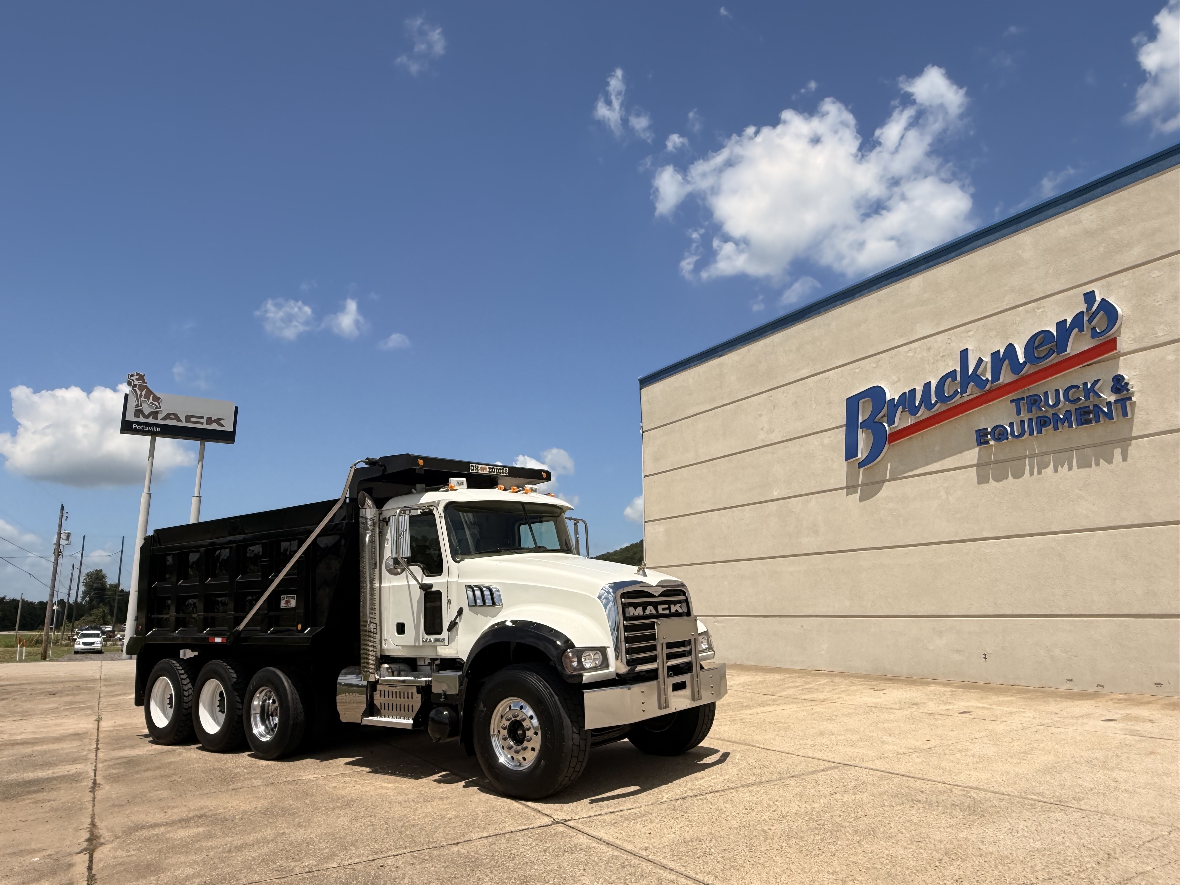 2016 Mack Granite in Pottsville, PA