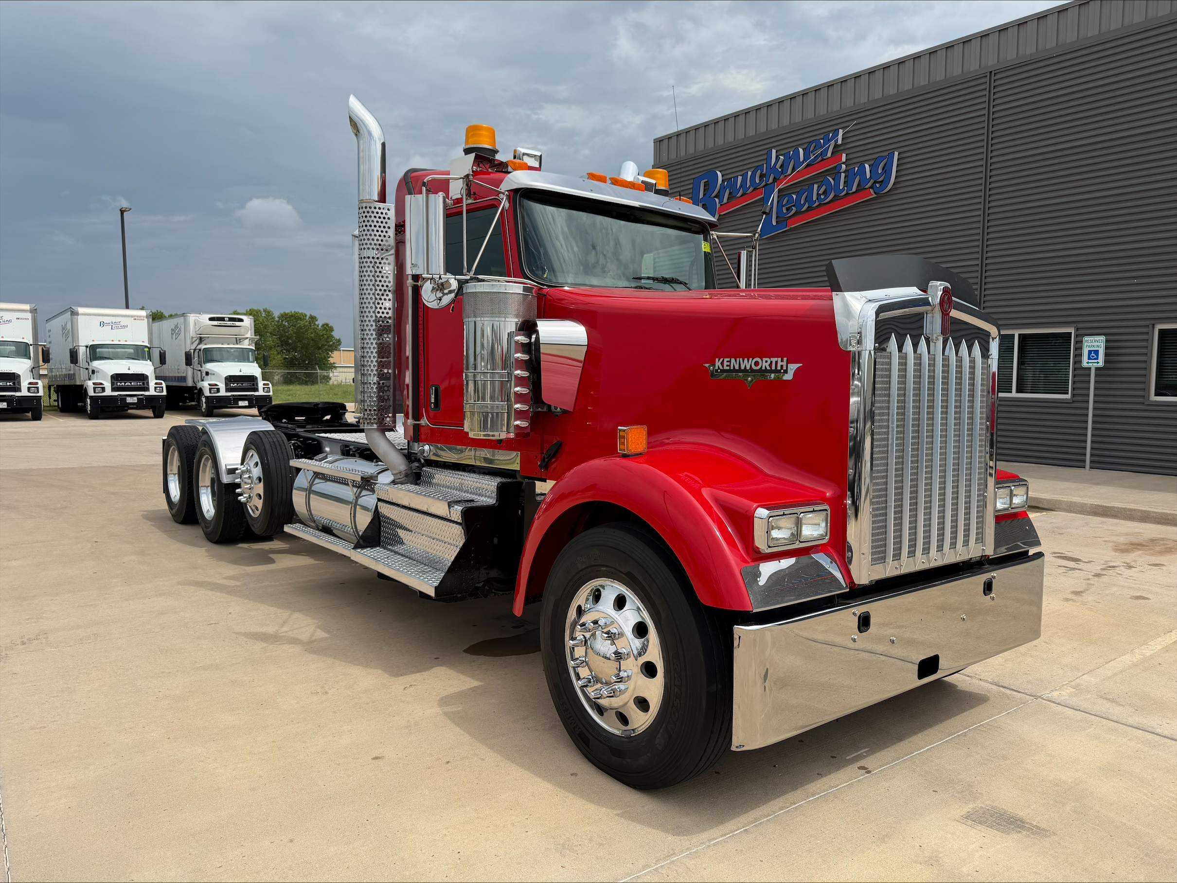 2022 Kenworth W900 in Tulsa, OK — photo 3