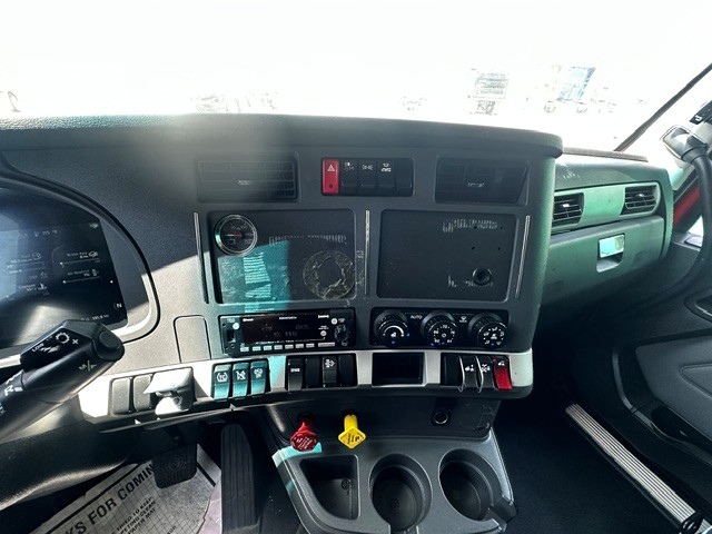 2022 Kenworth T680 in San Antonio, TX — photo 6