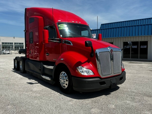 2022 Kenworth T680 in San Antonio, TX — photo 2