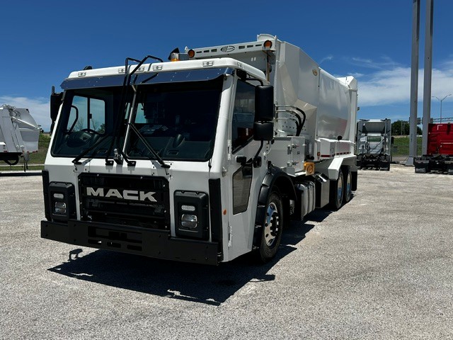 2025 Mack in San Antonio, TX — photo 2