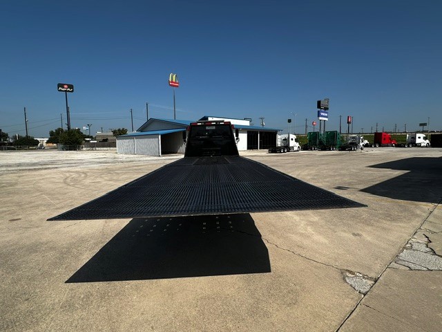 2018 Freightliner M2 106 in San Antonio, TX — photo 6
