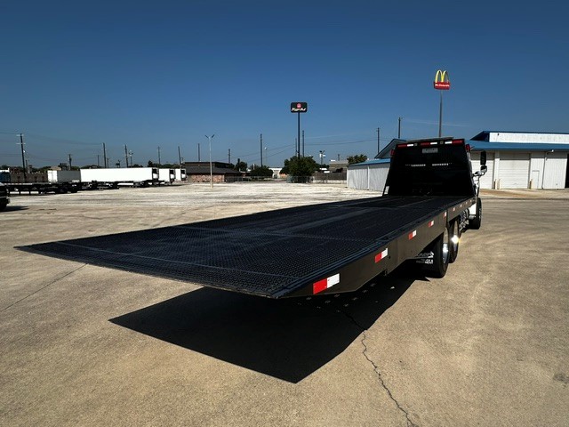 2018 Freightliner M2 106 in San Antonio, TX — photo 5