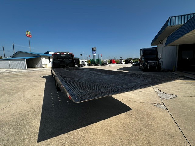 2018 Freightliner M2 106 in San Antonio, TX — photo 7
