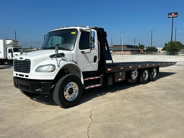 2018 Freightliner M2 106 in San Antonio, TX