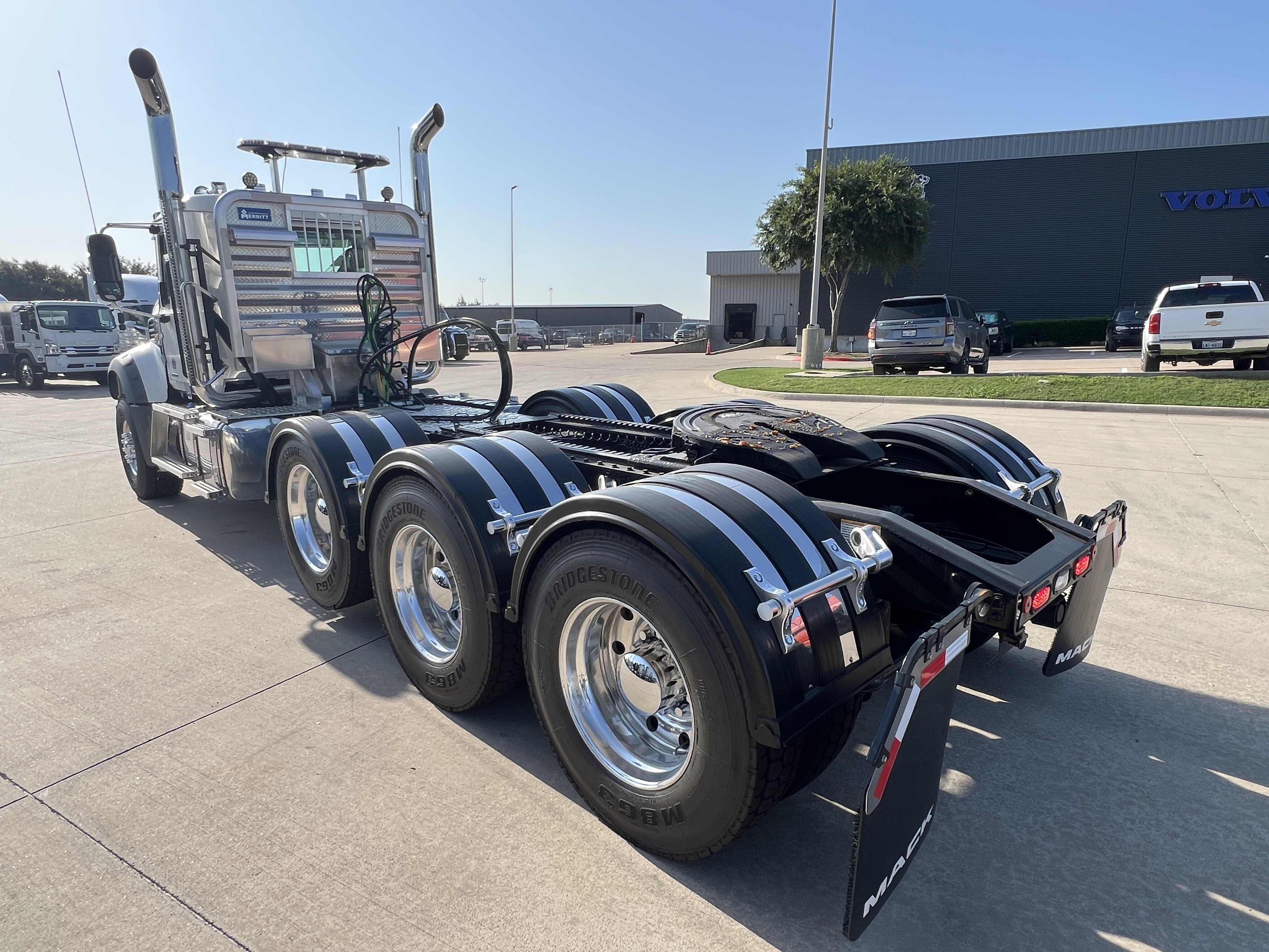2027 Mack Granite in Dallas Irving Blvd, TX — photo 3