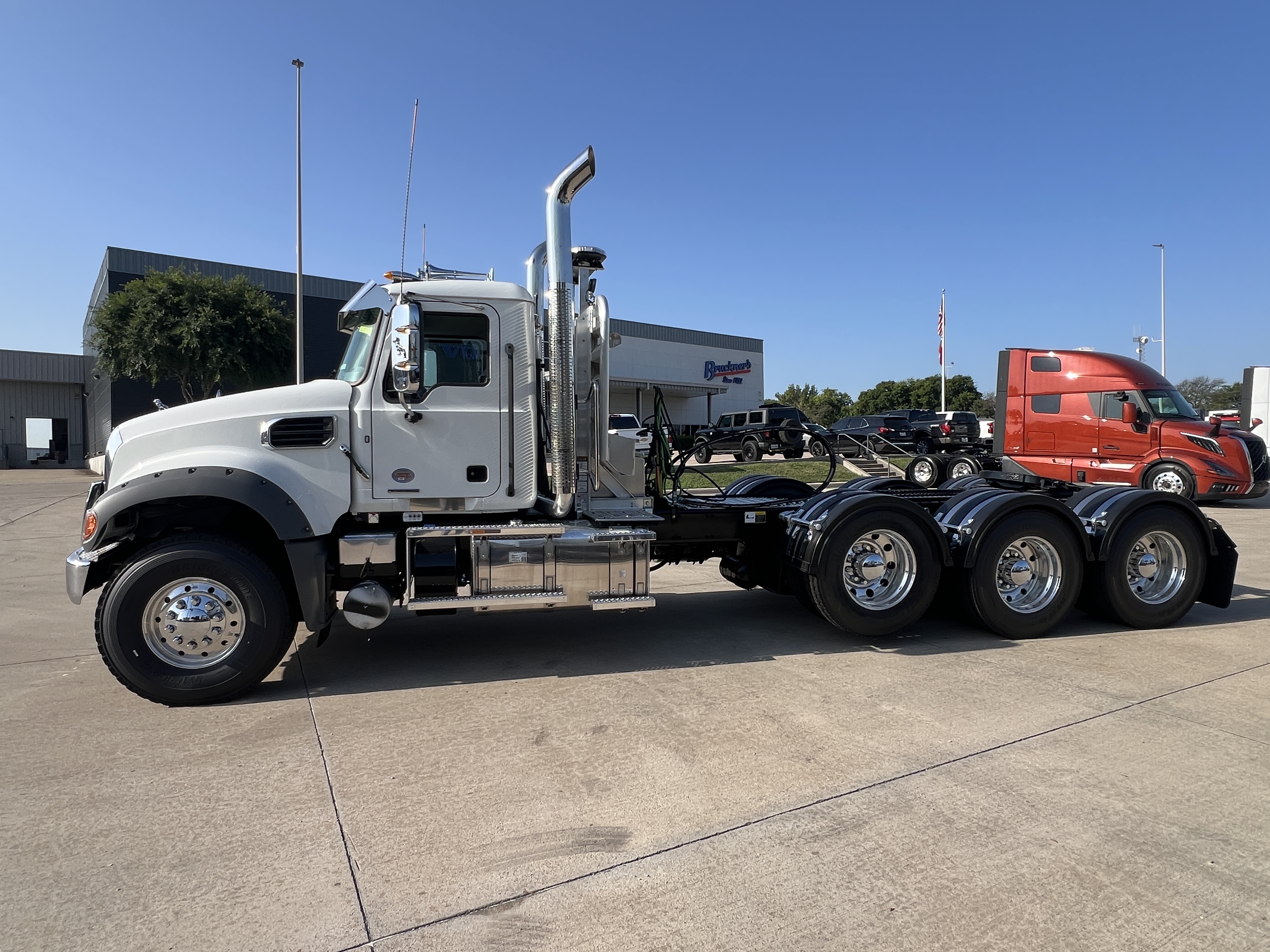 2027 Mack Granite in Dallas Irving Blvd, TX — photo 2