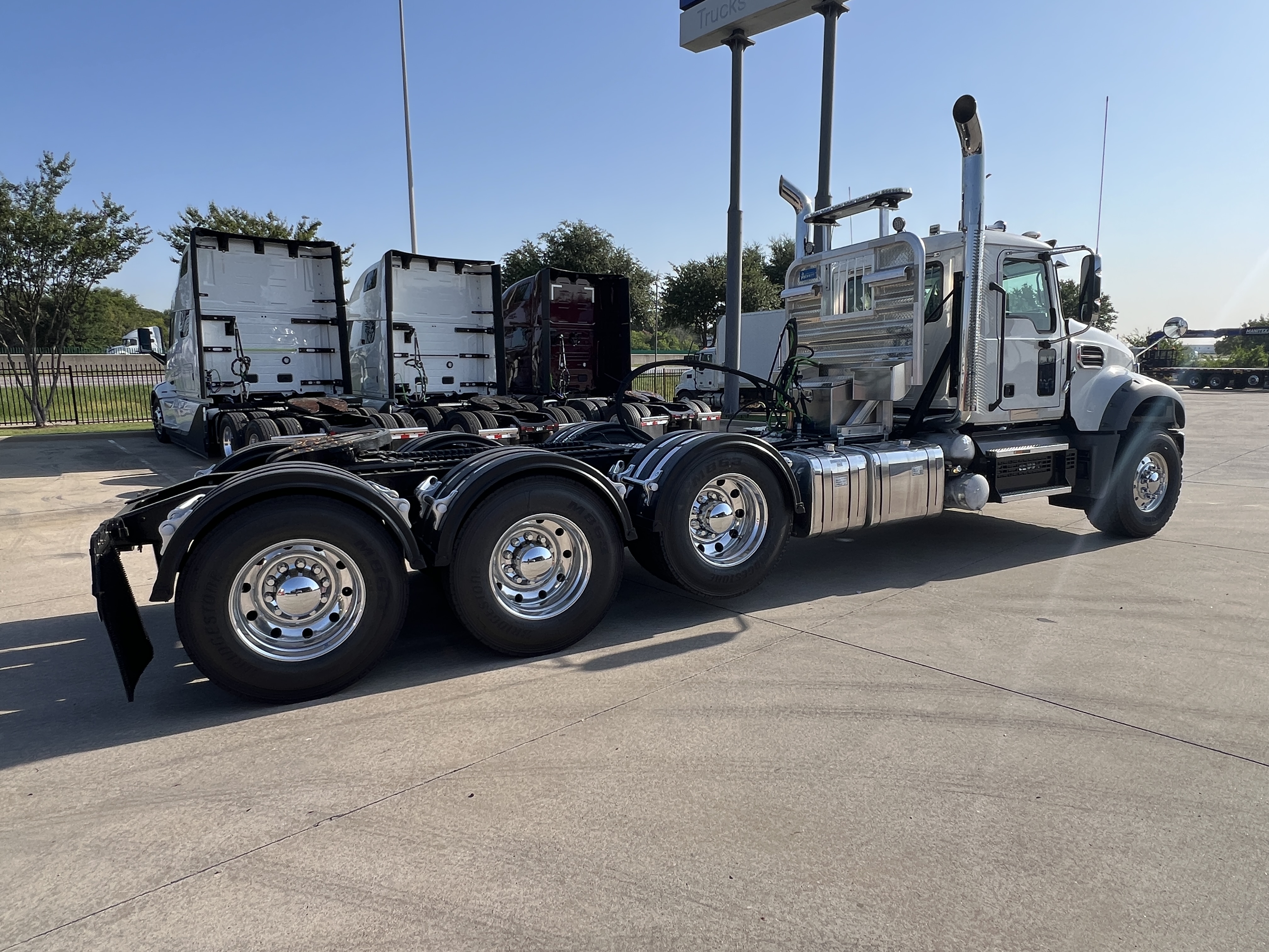 2027 Mack Granite in Dallas Irving Blvd, TX — photo 6