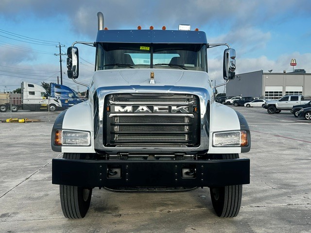 2027 Mack Granite in San Antonio, TX — photo 3