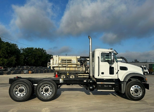 2027 Mack Granite in San Antonio, TX — photo 4