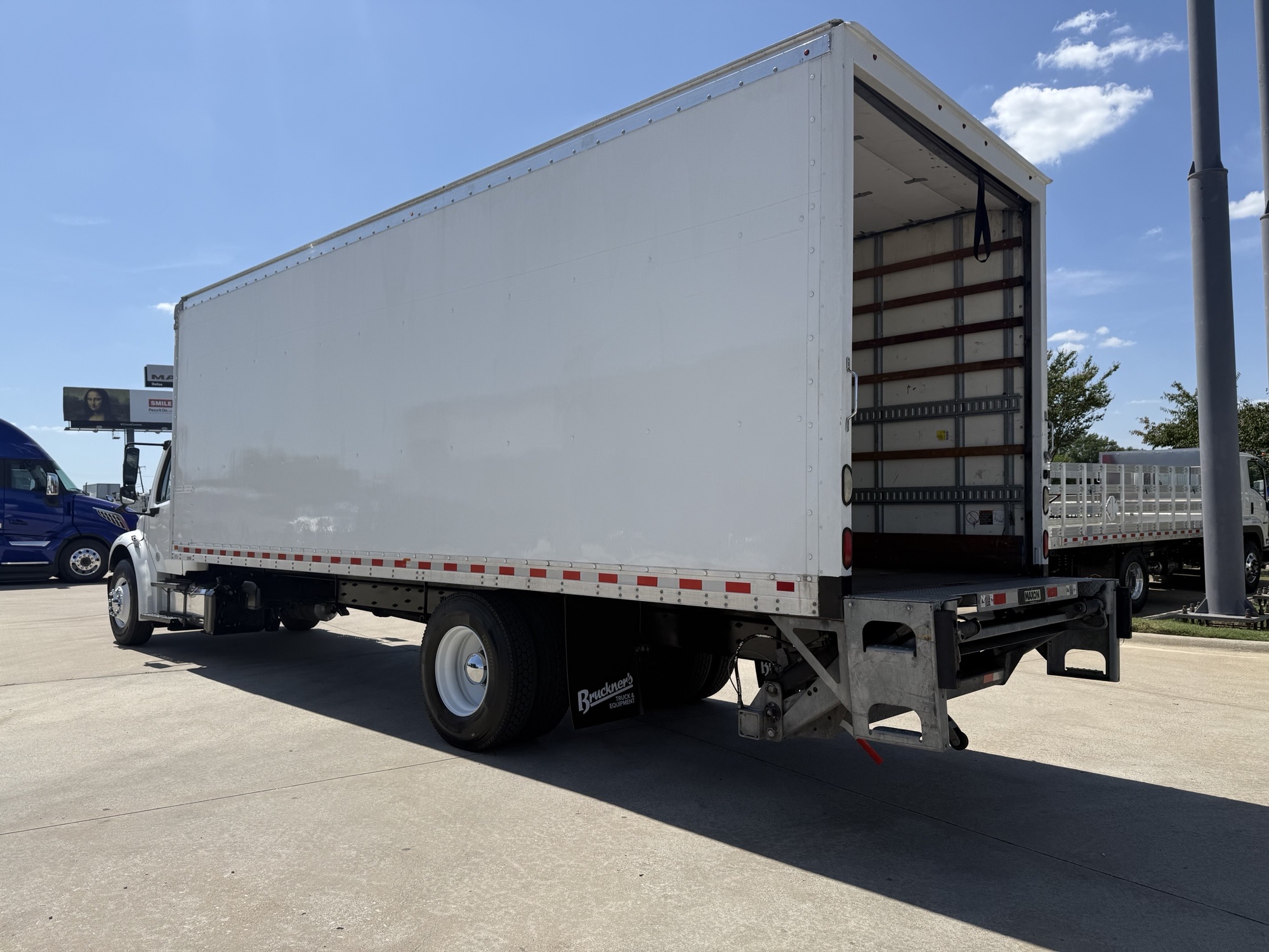 2020 Freightliner eM2 in TX — photo 3