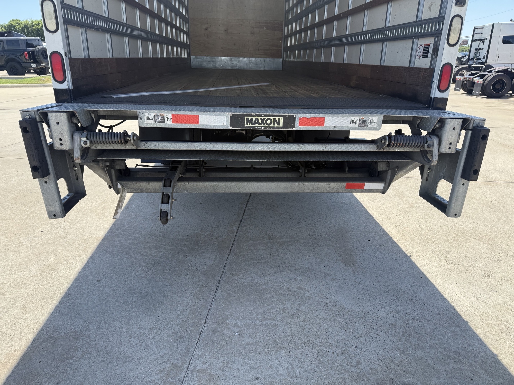 2020 Freightliner eM2 in TX — photo 6