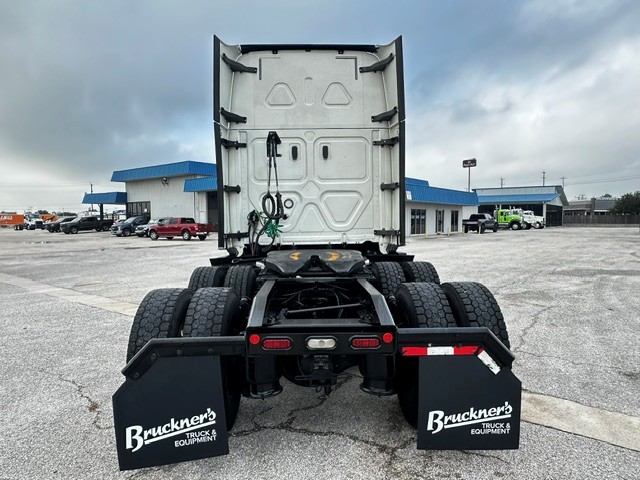 2019 Freightliner Cascadia in San Antonio, TX — photo 8